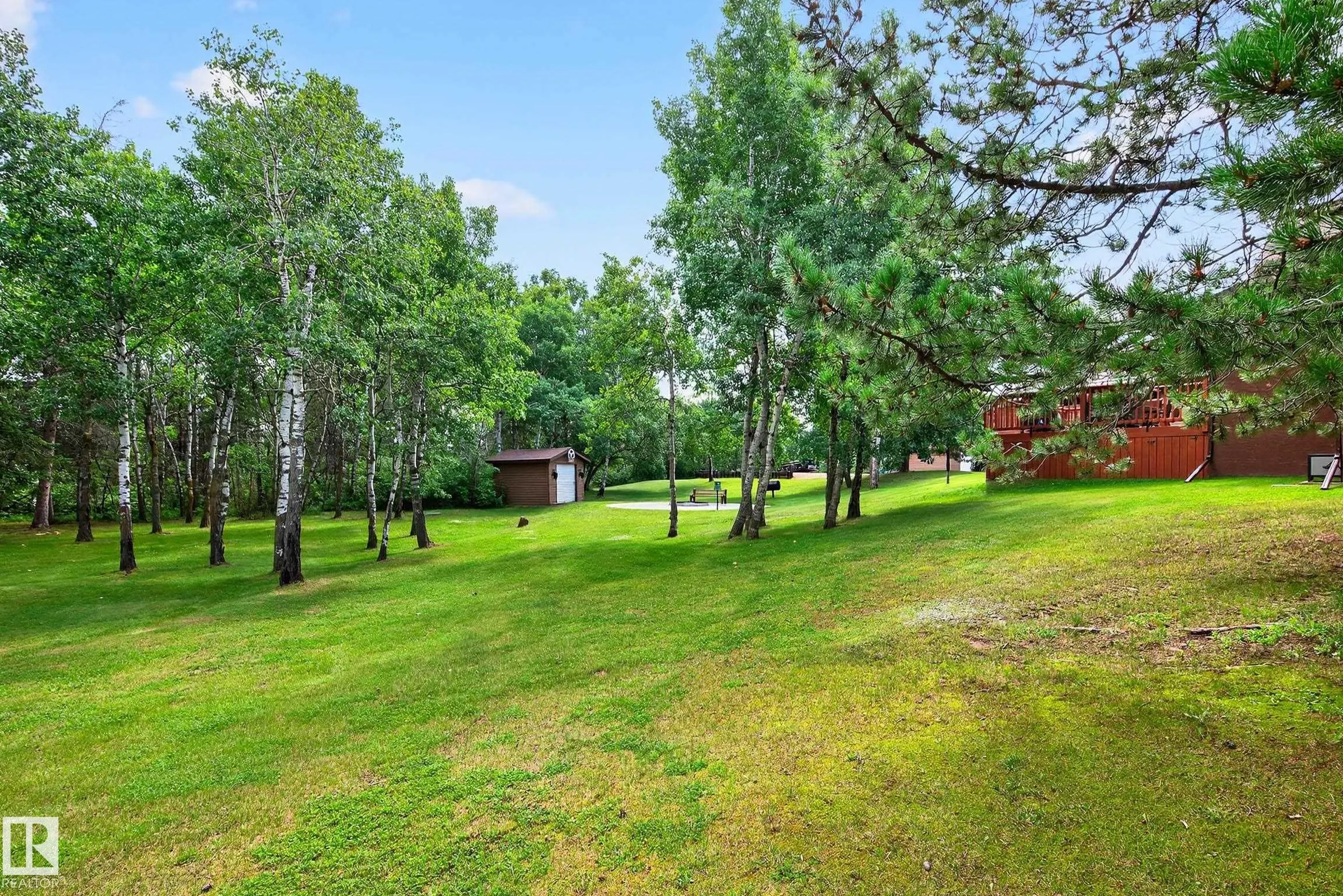 473084 RGE ROAD 242