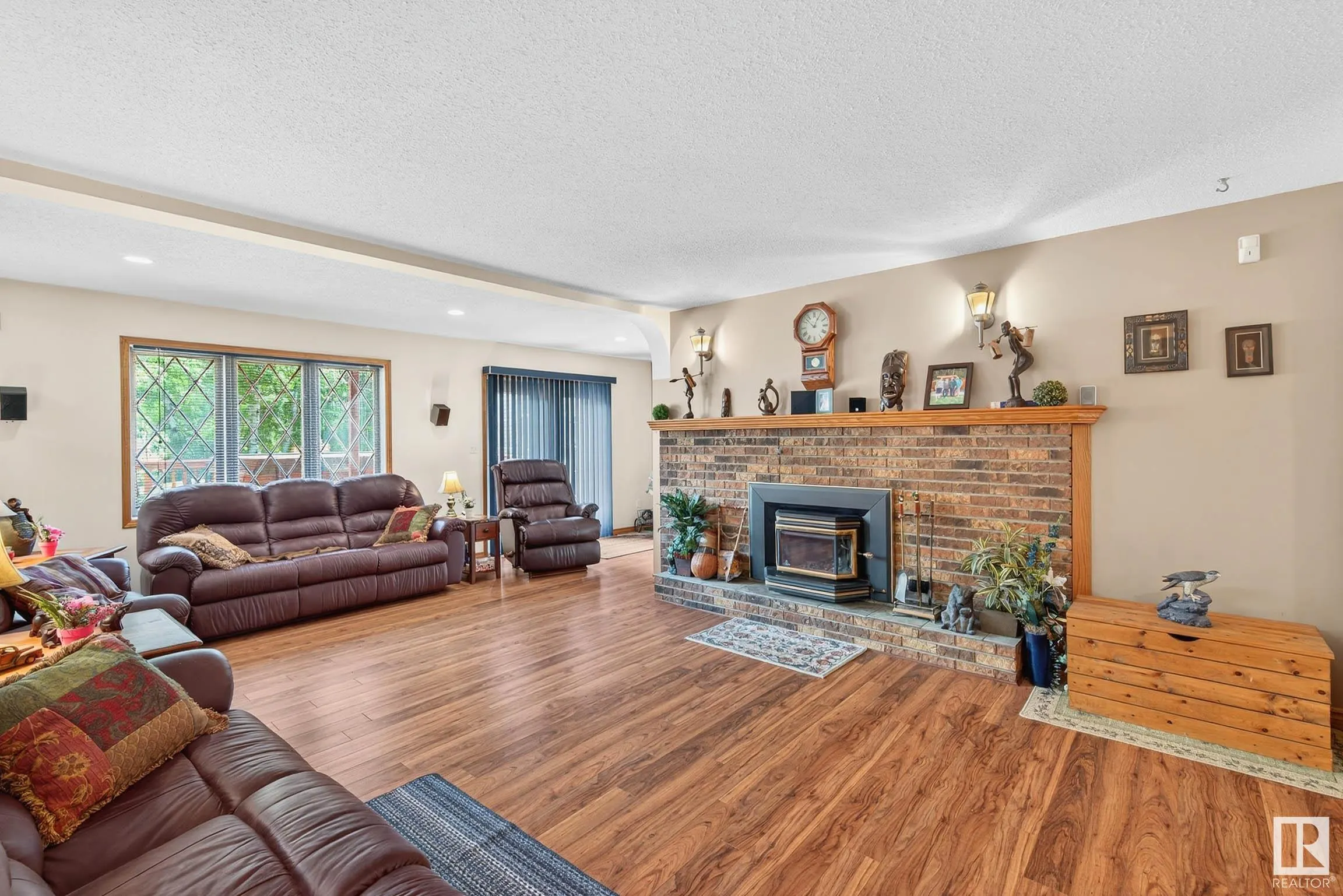 473084 RGE ROAD 242