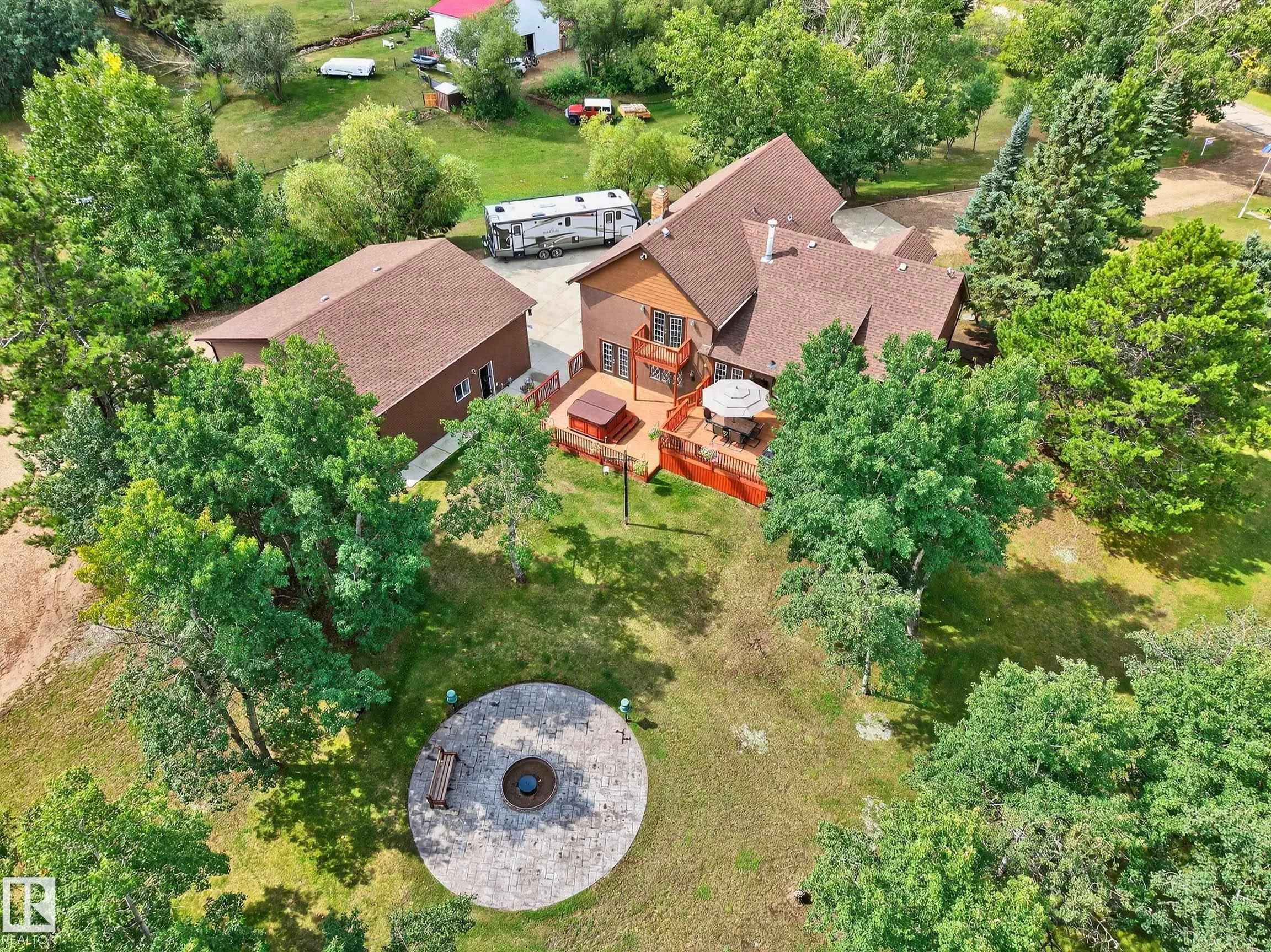 473084 RGE ROAD 242