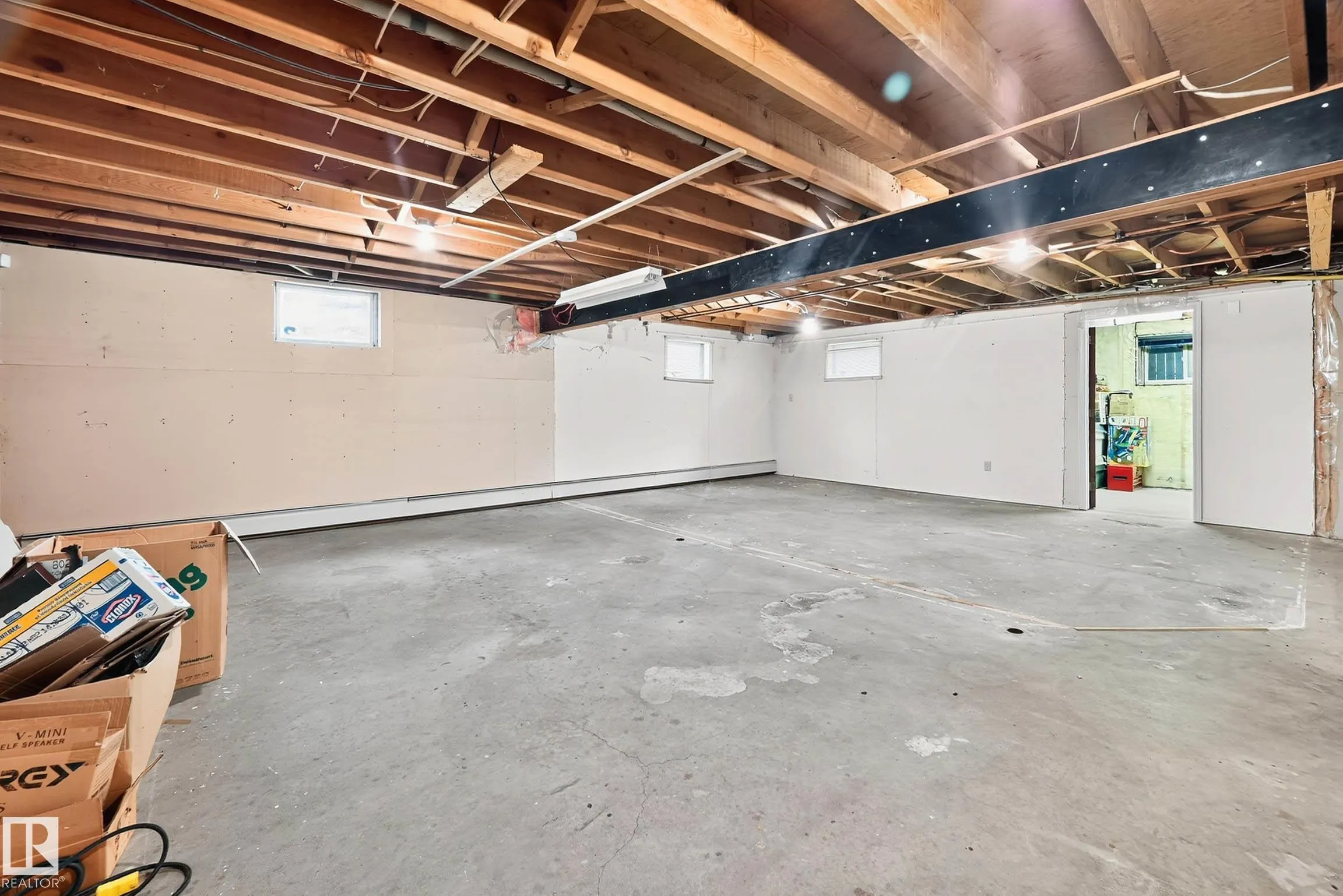 473084 RGE ROAD 242