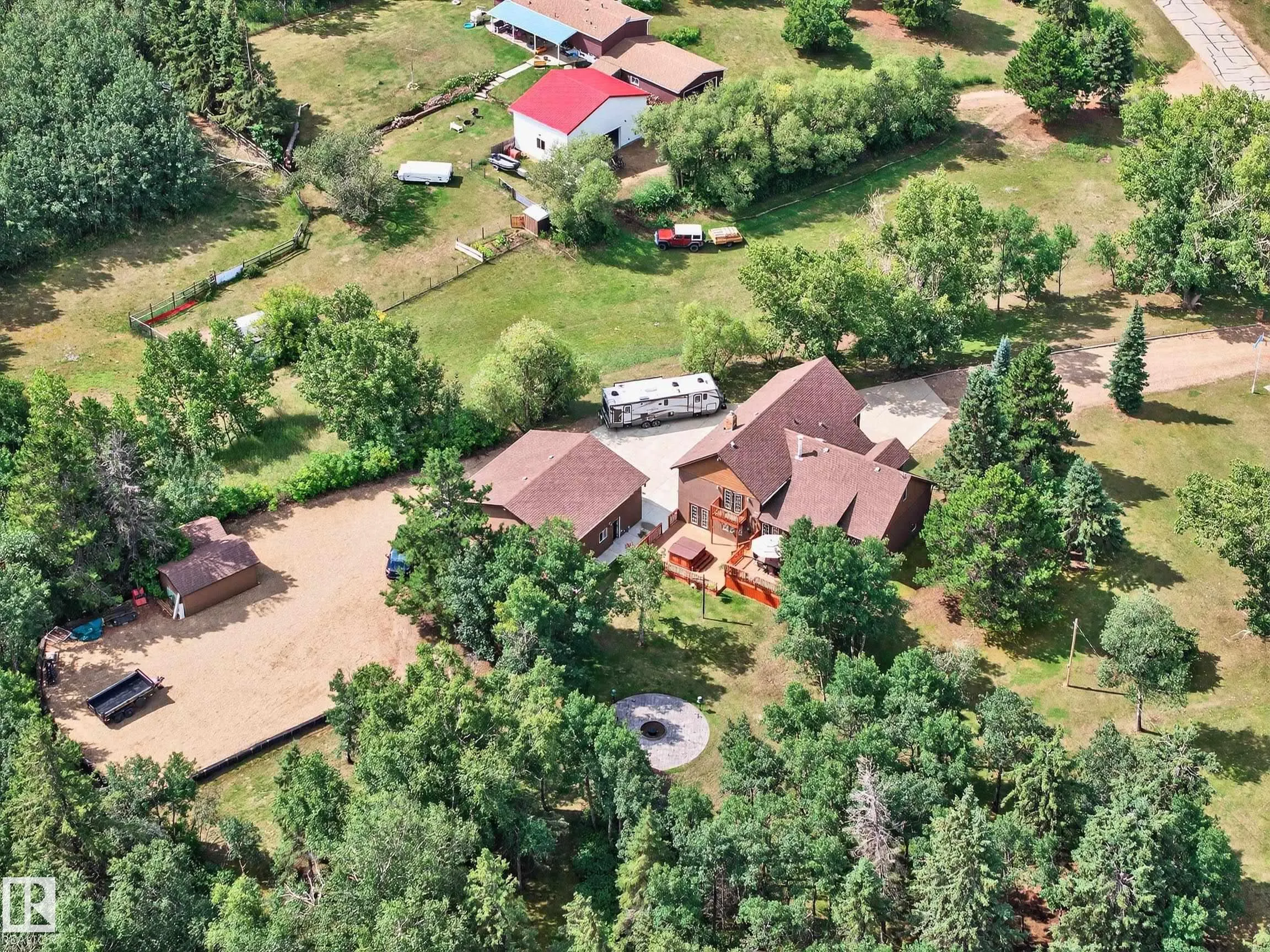 473084 RGE ROAD 242