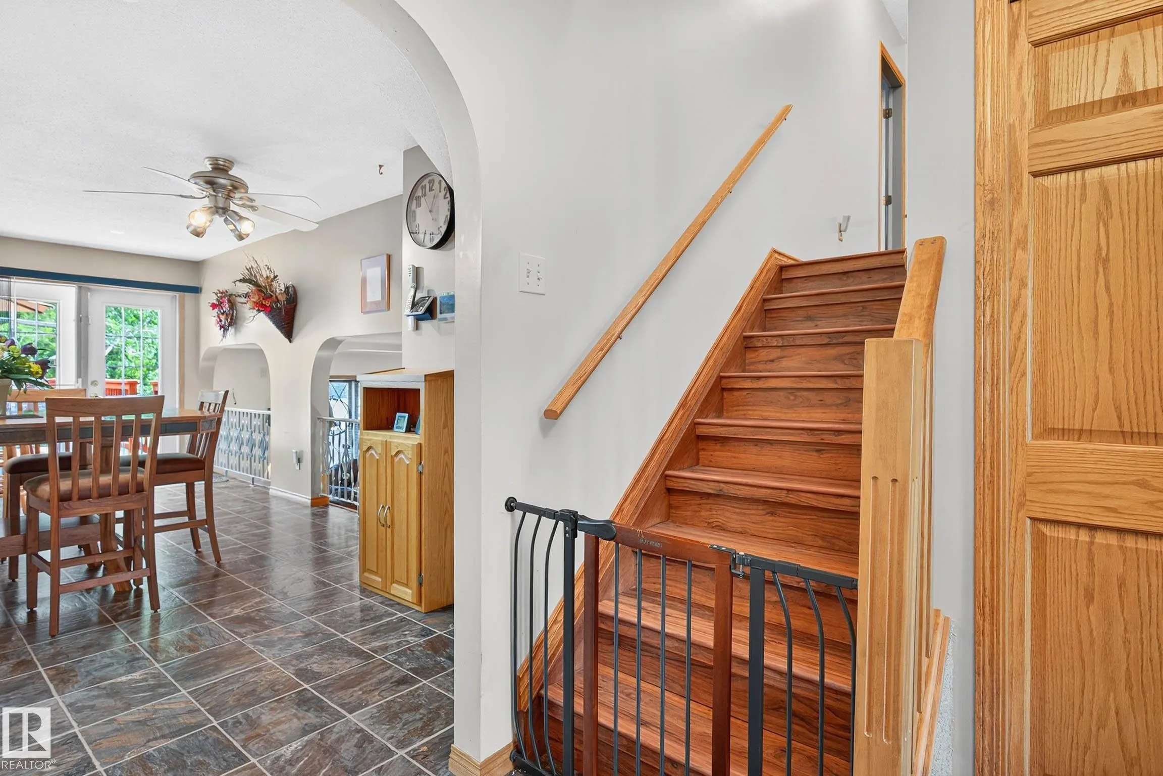 473084 RGE ROAD 242