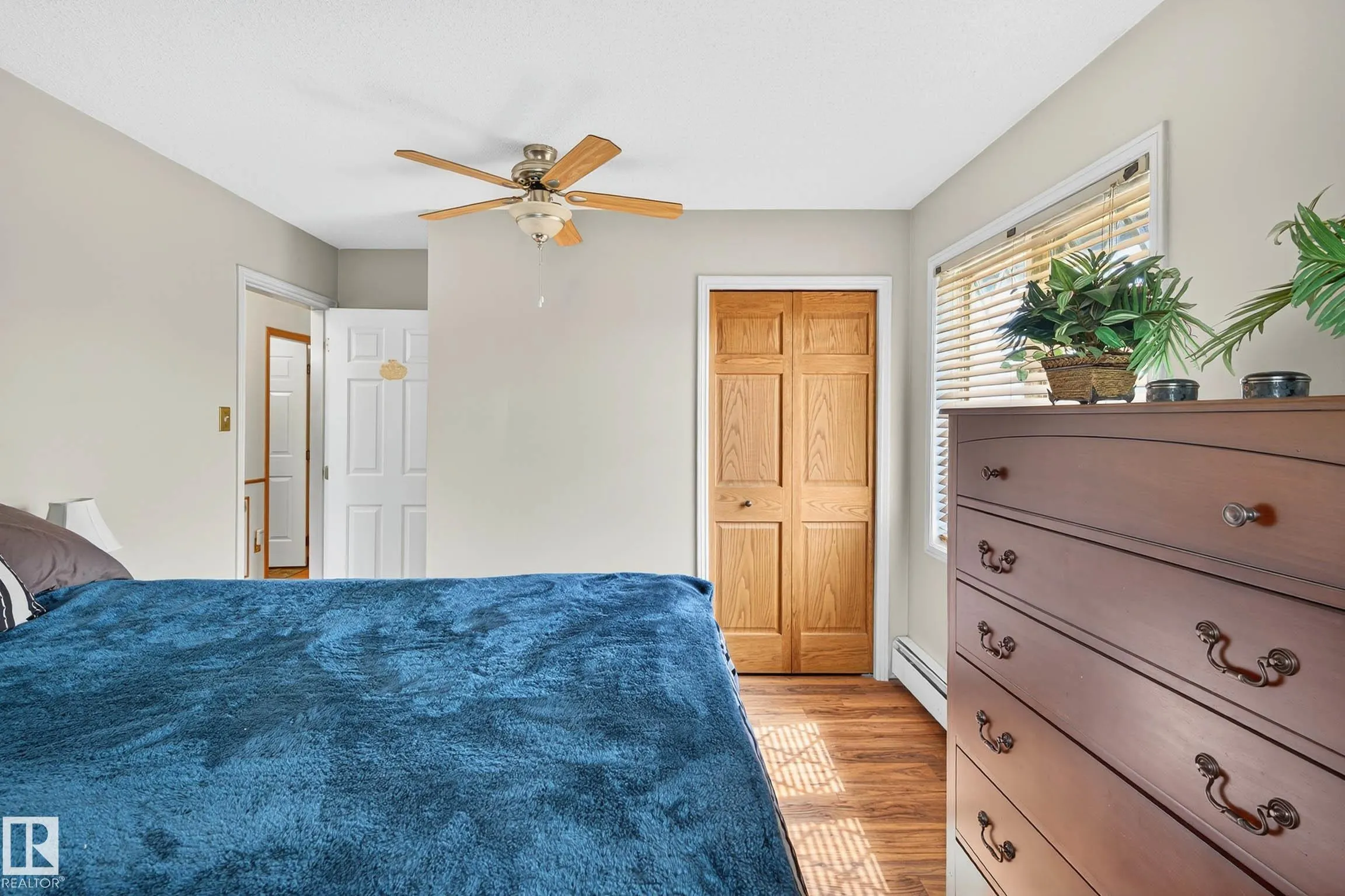 473084 RGE ROAD 242