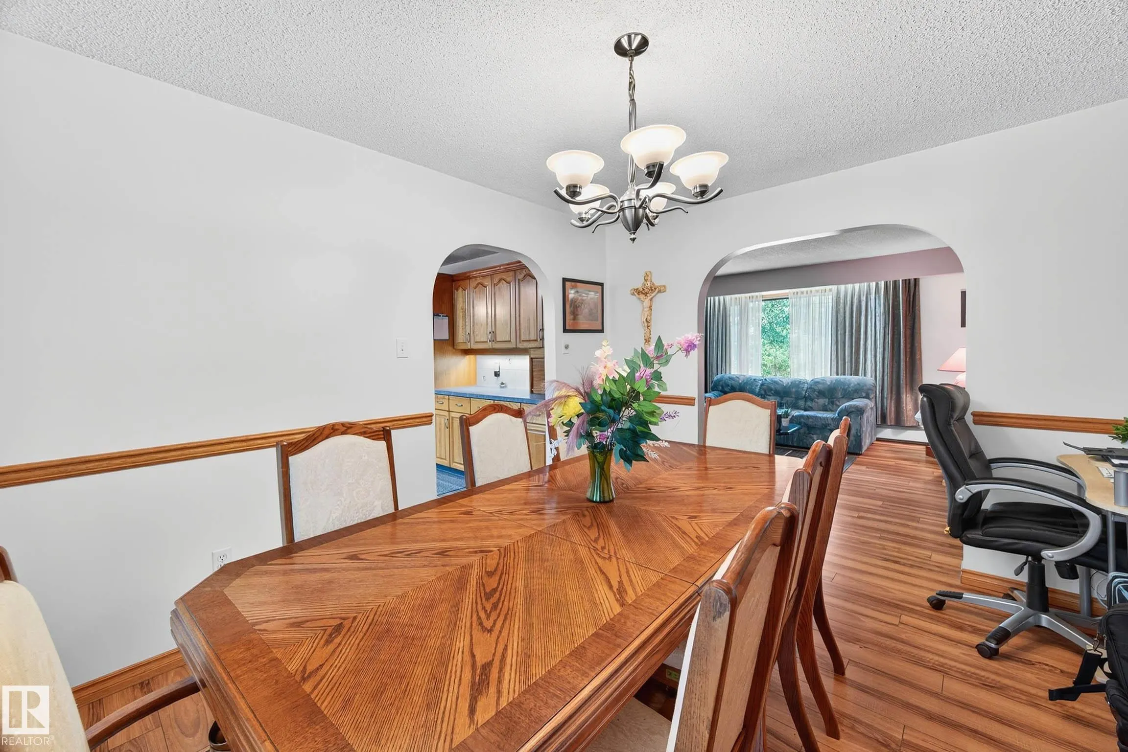 473084 RGE ROAD 242
