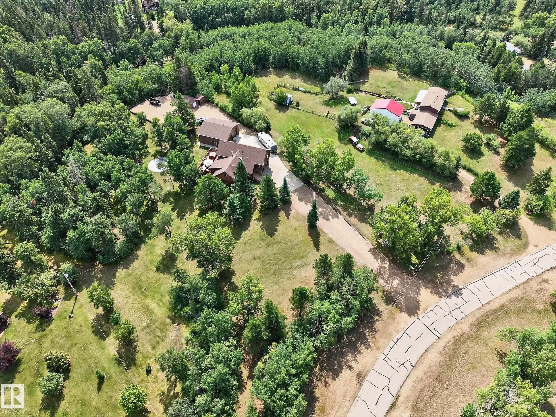 473084 RGE ROAD 242