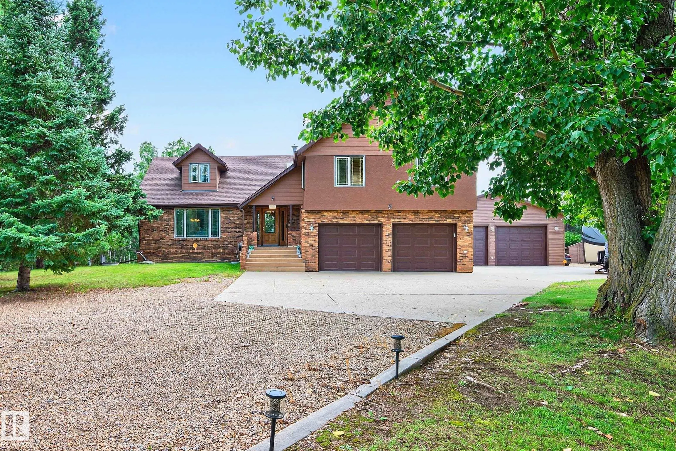 473084 RGE ROAD 242