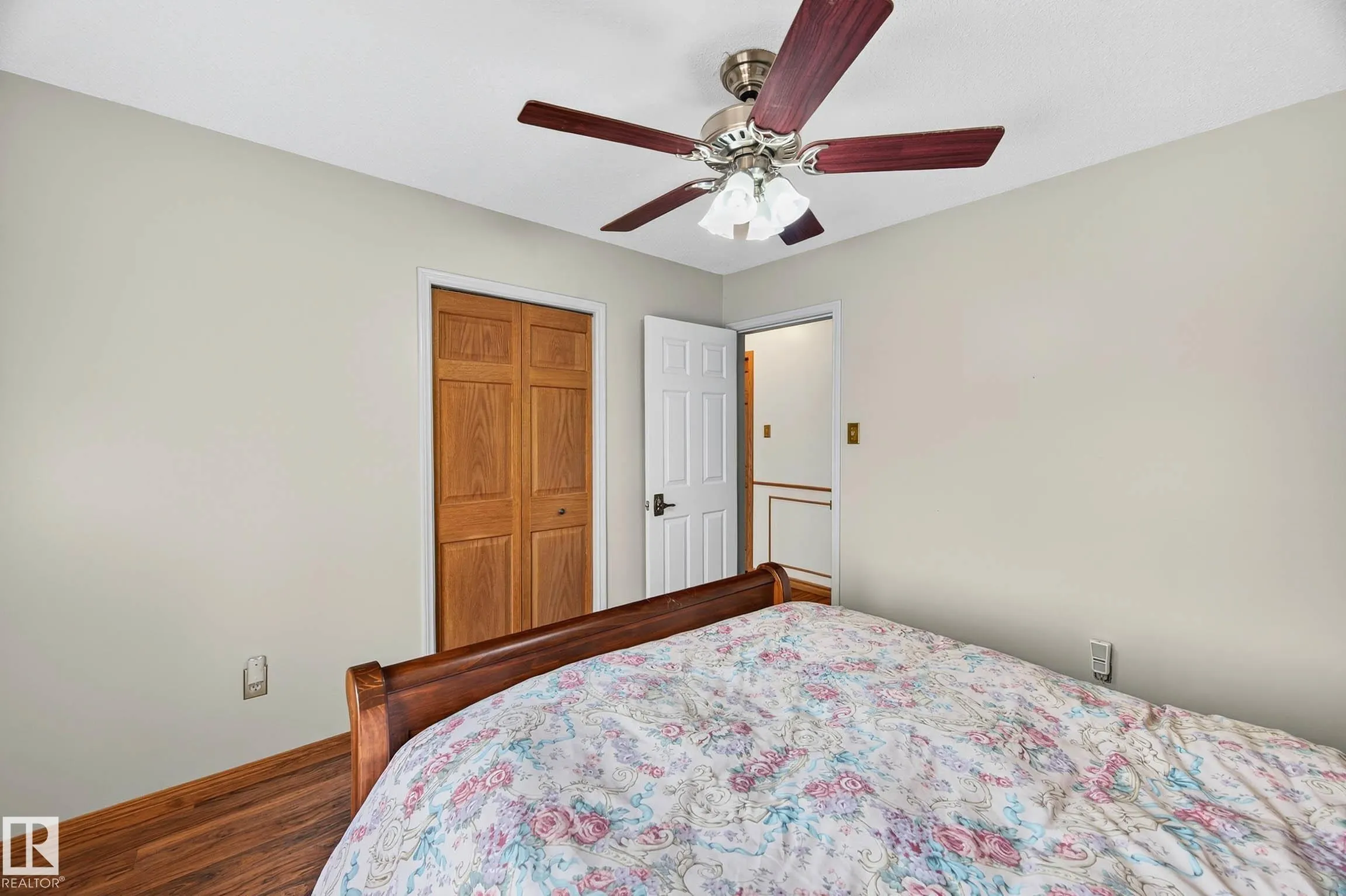 473084 RGE ROAD 242