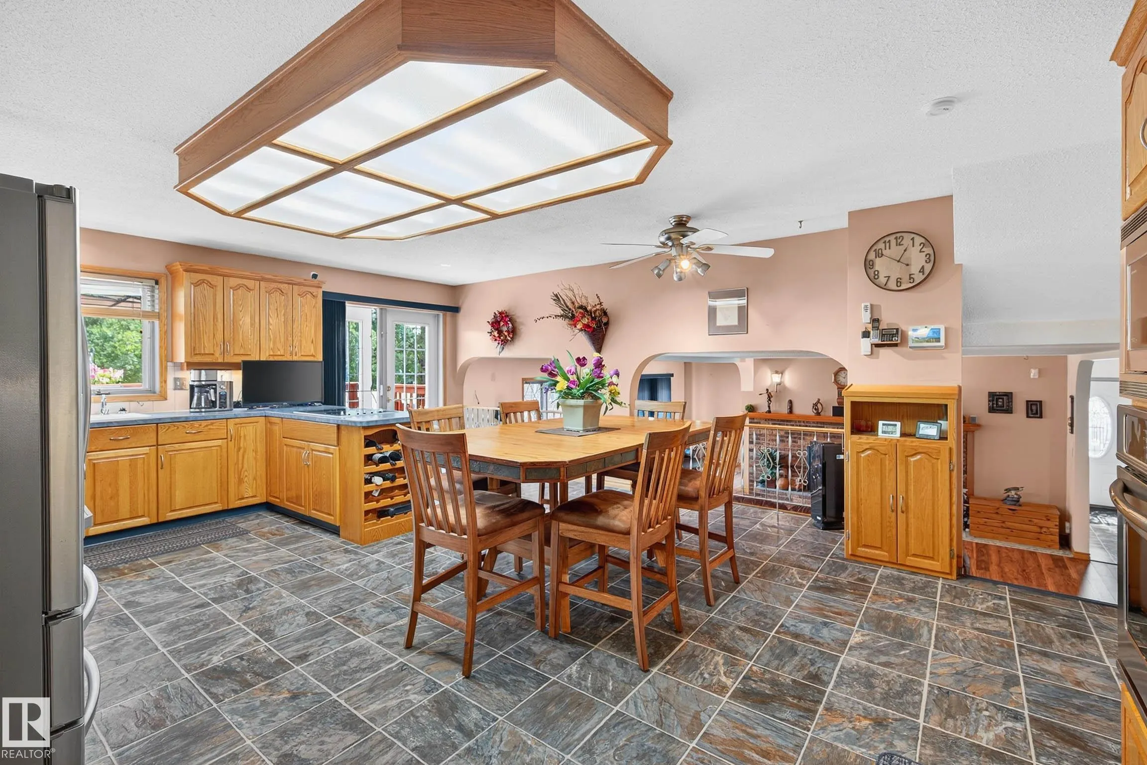 473084 RGE ROAD 242