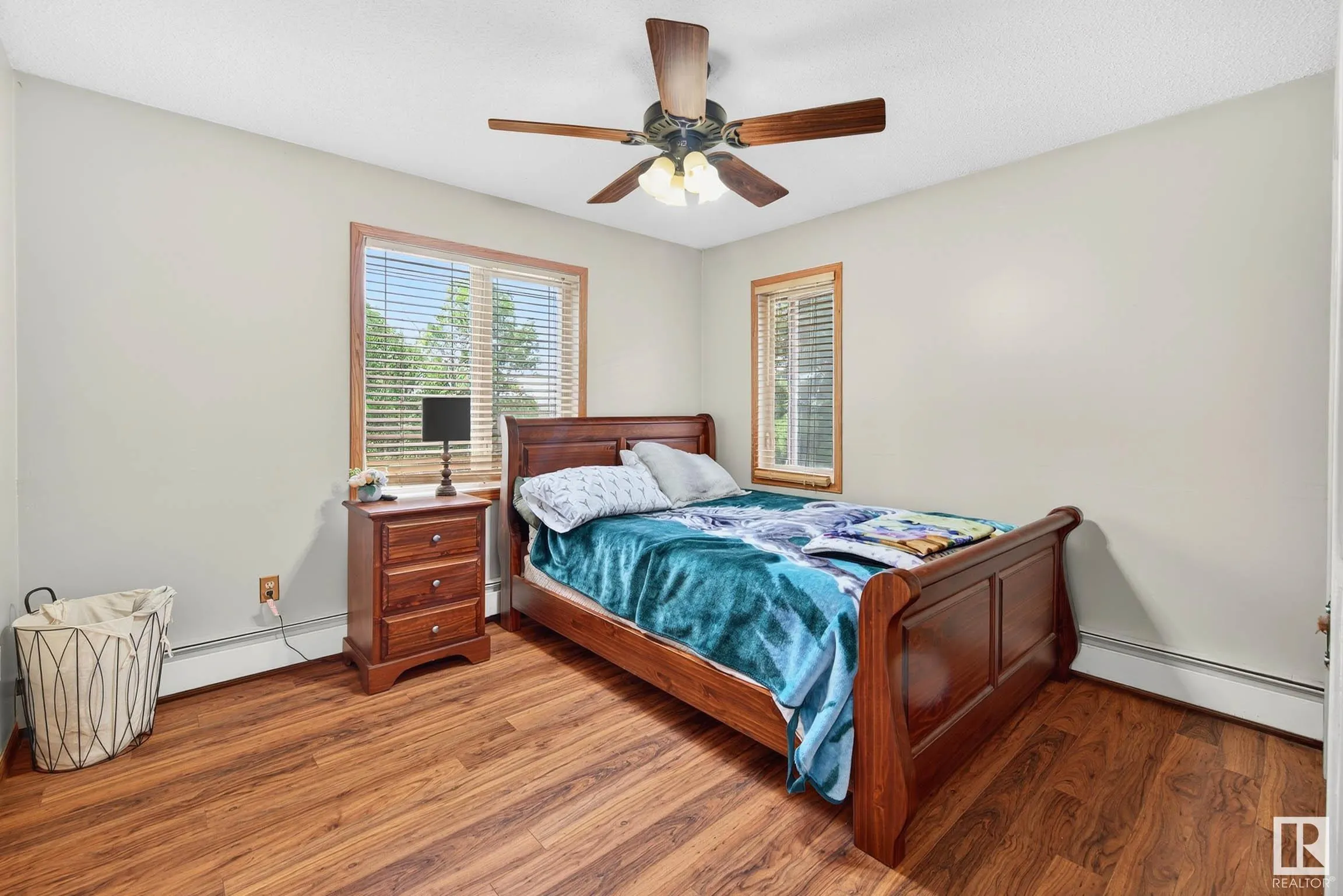 473084 RGE ROAD 242