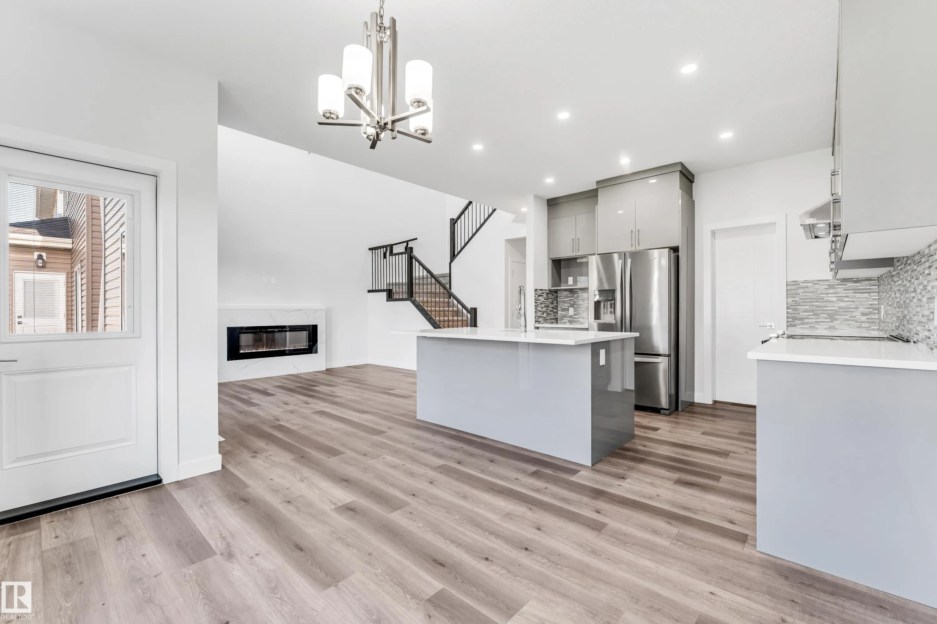 327 ROBERTS Wynd