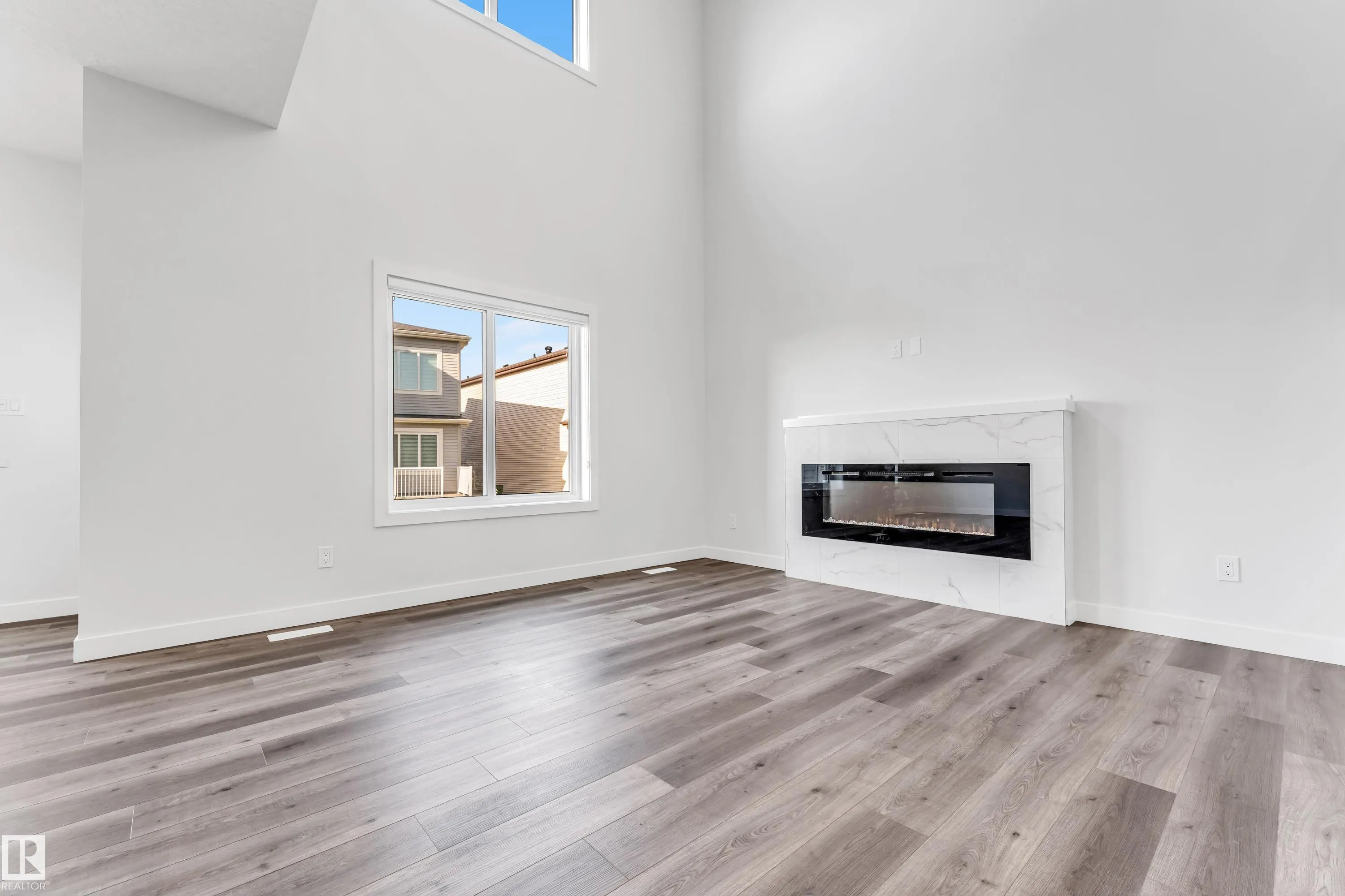327 ROBERTS Wynd