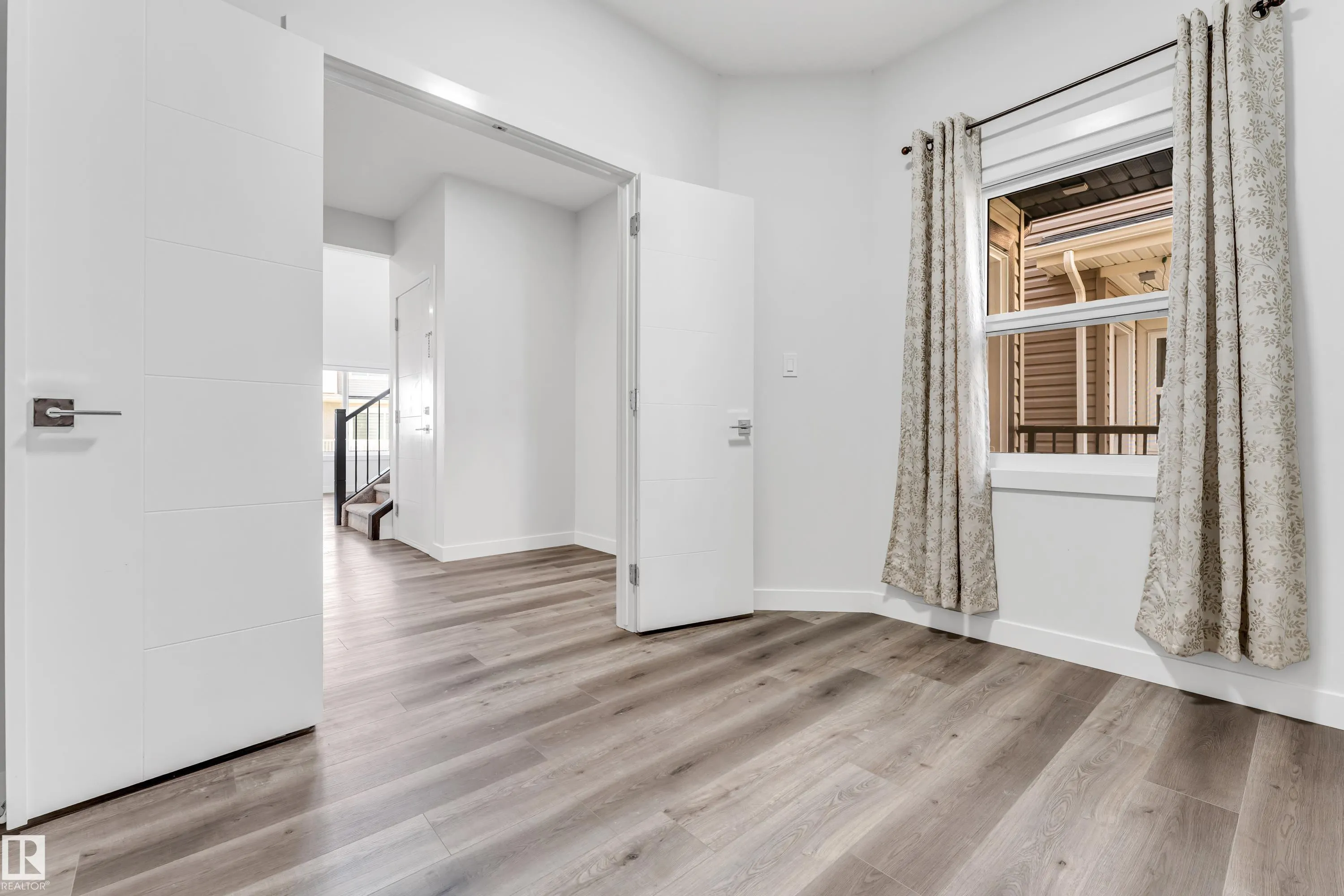 327 ROBERTS Wynd