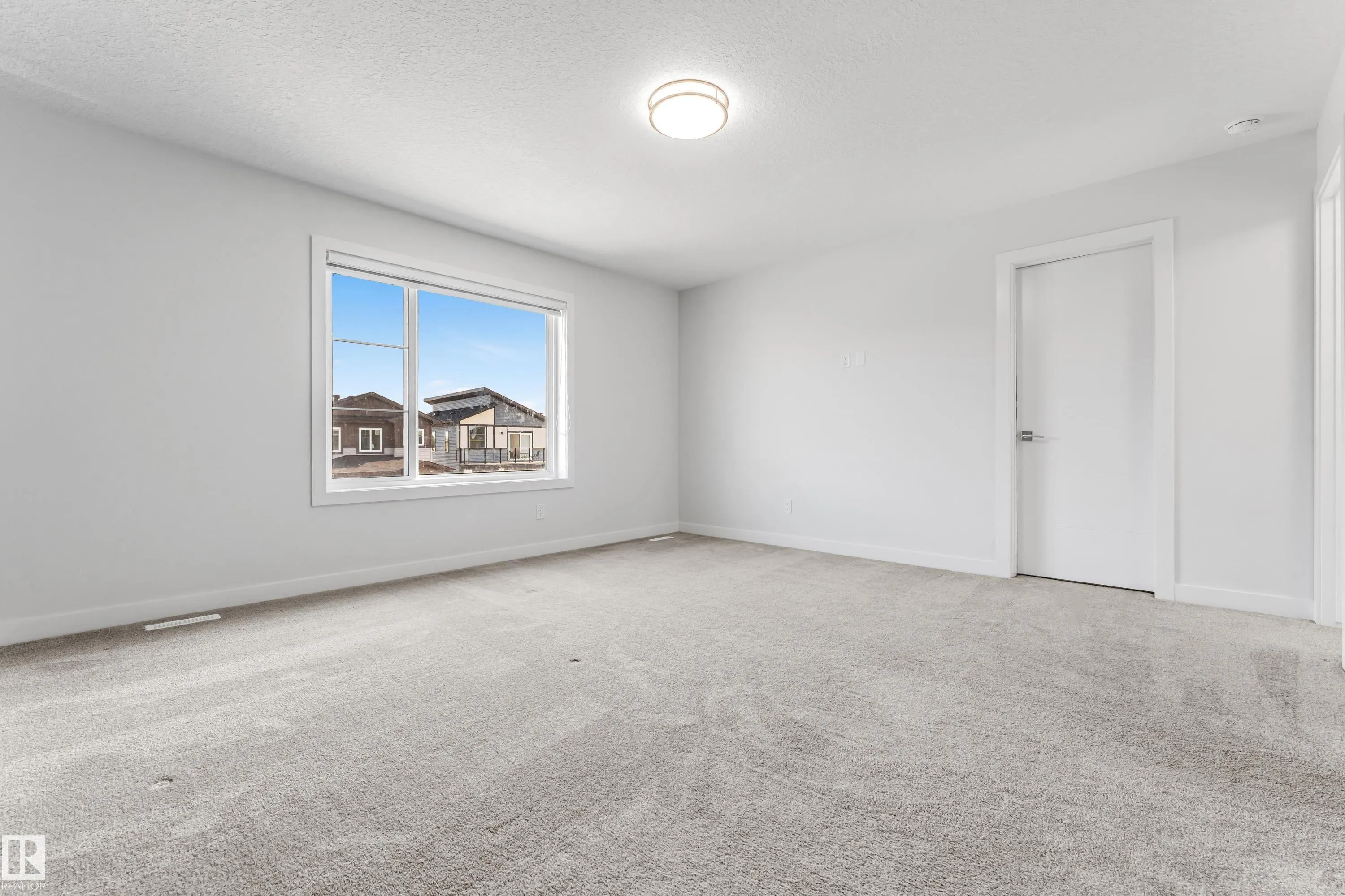 327 ROBERTS Wynd
