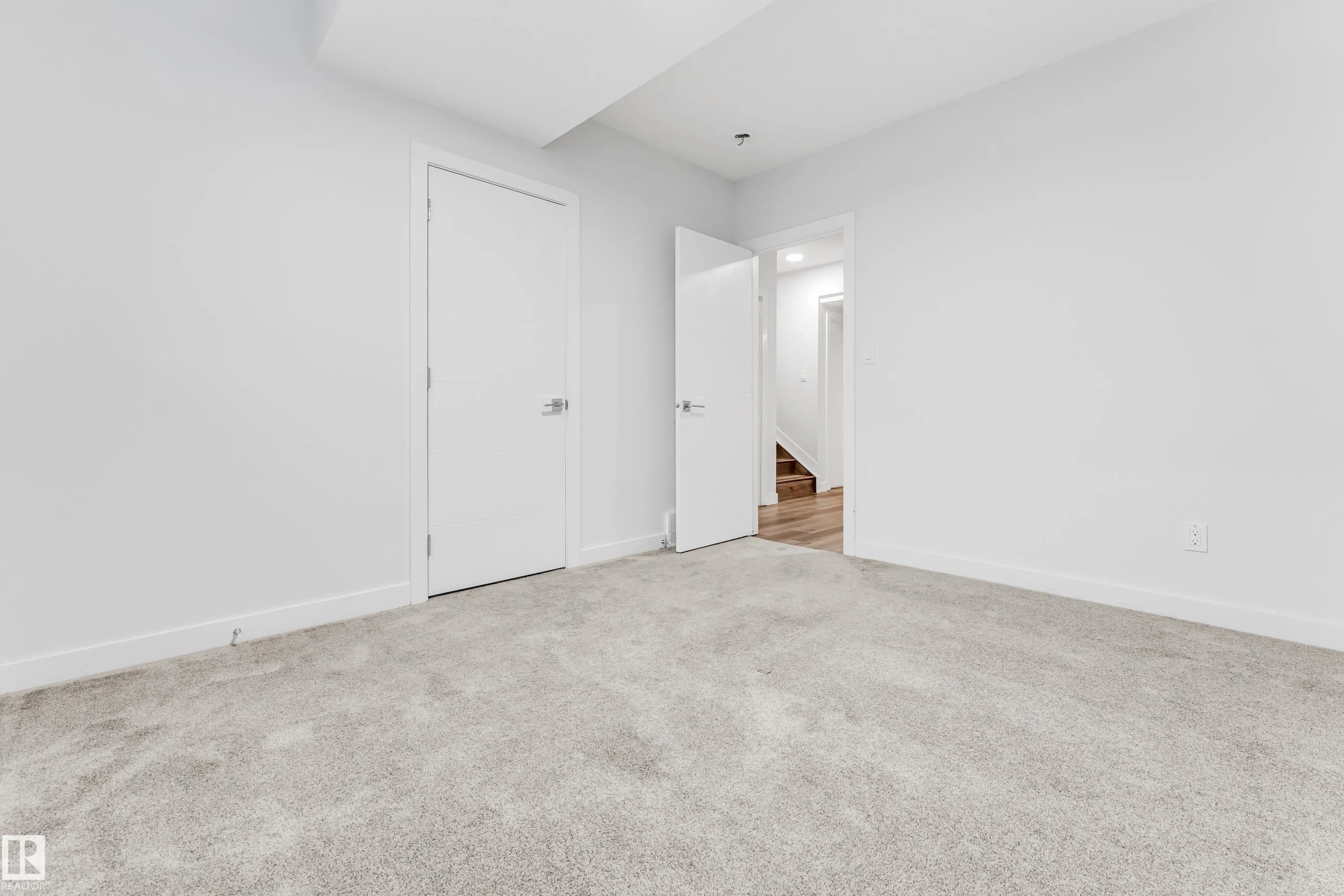 327 ROBERTS Wynd