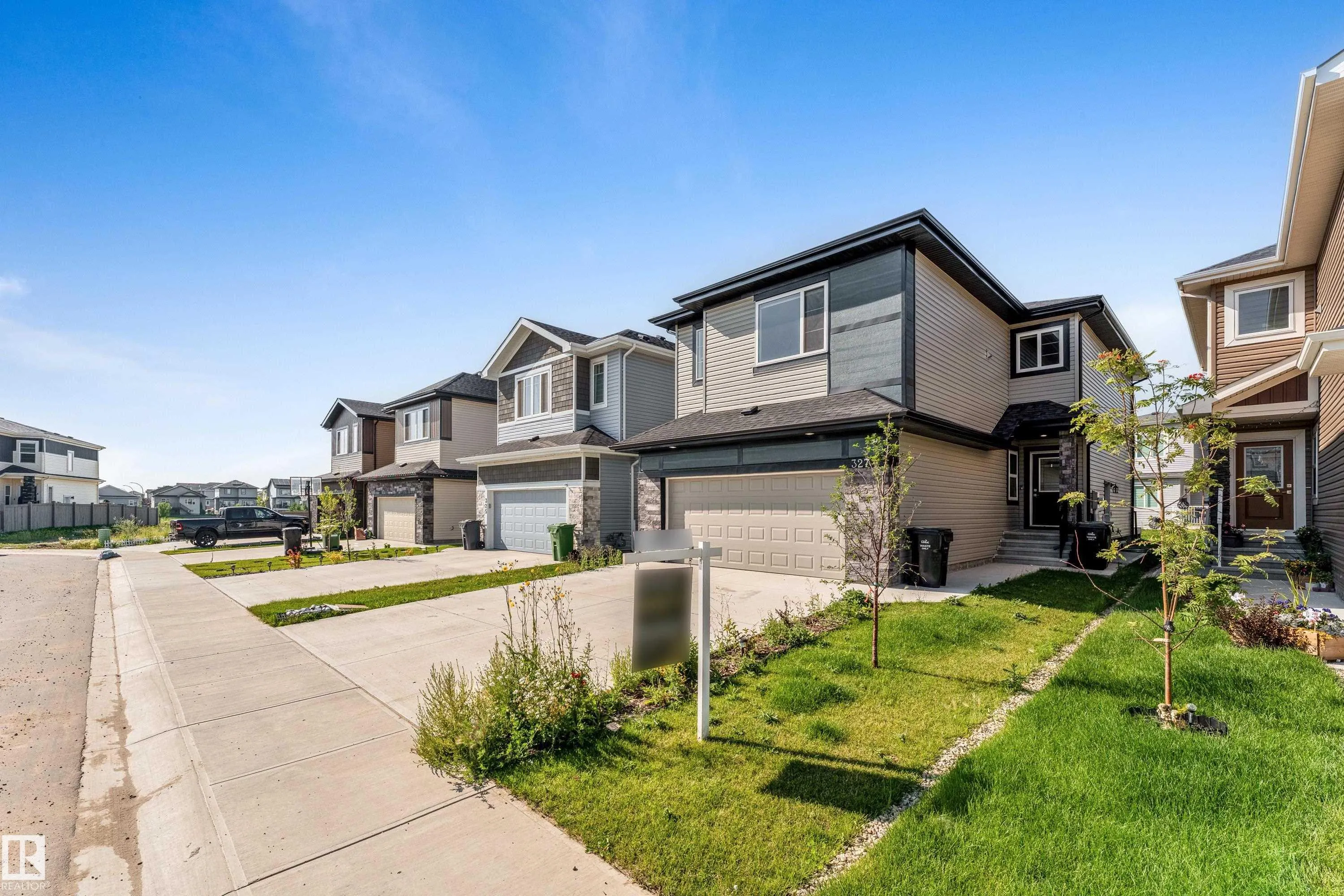 327 ROBERTS Wynd