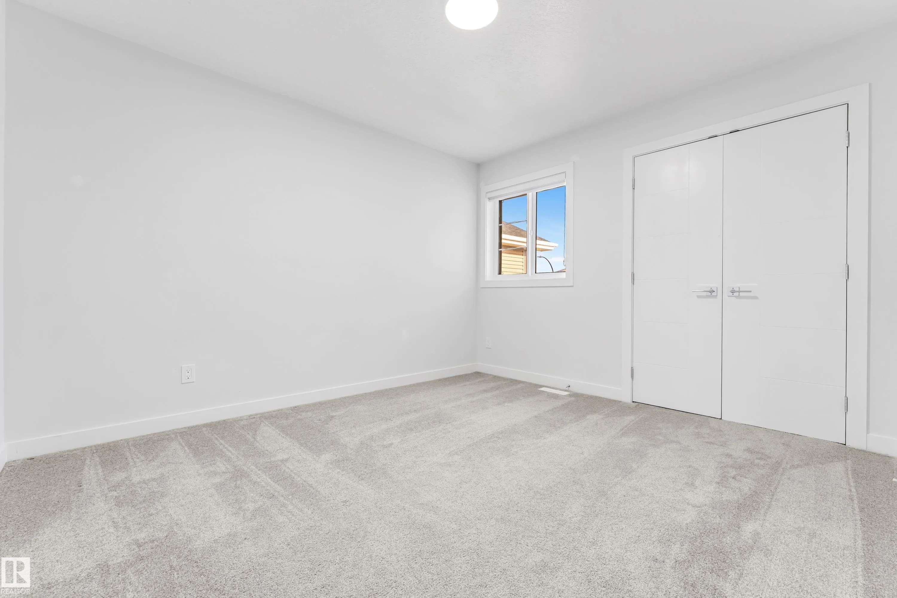 327 ROBERTS Wynd