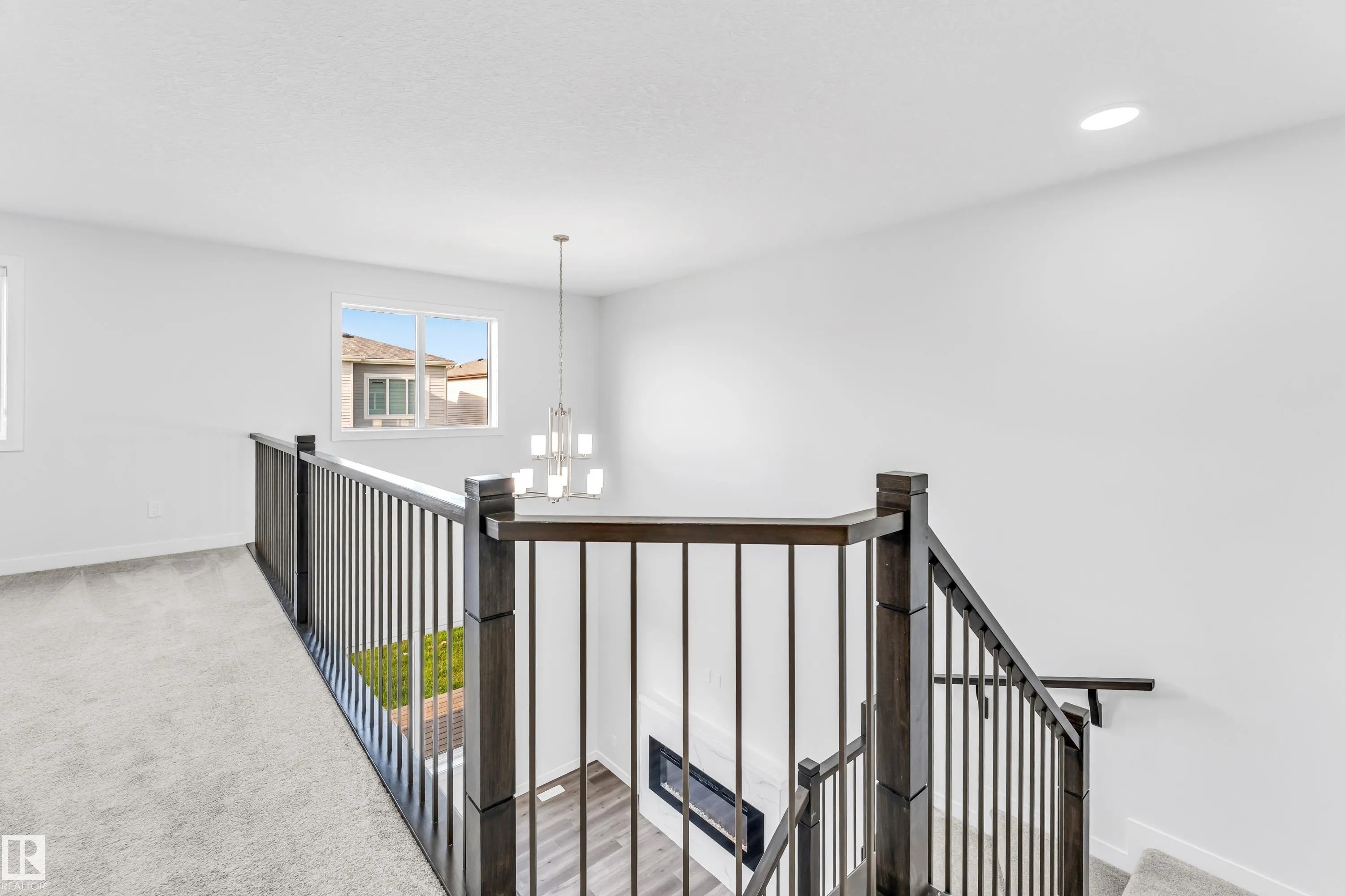 327 ROBERTS Wynd