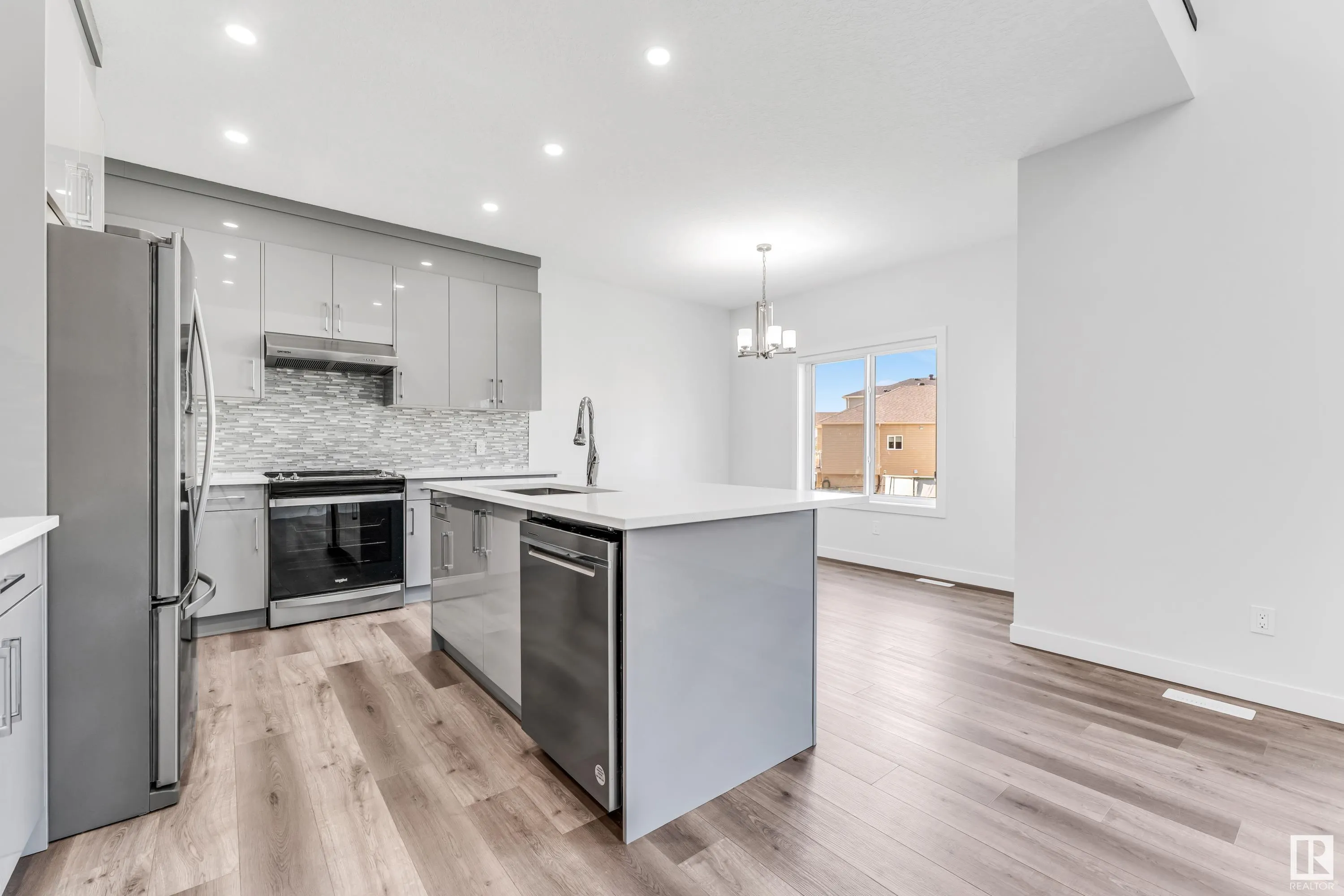 327 ROBERTS Wynd