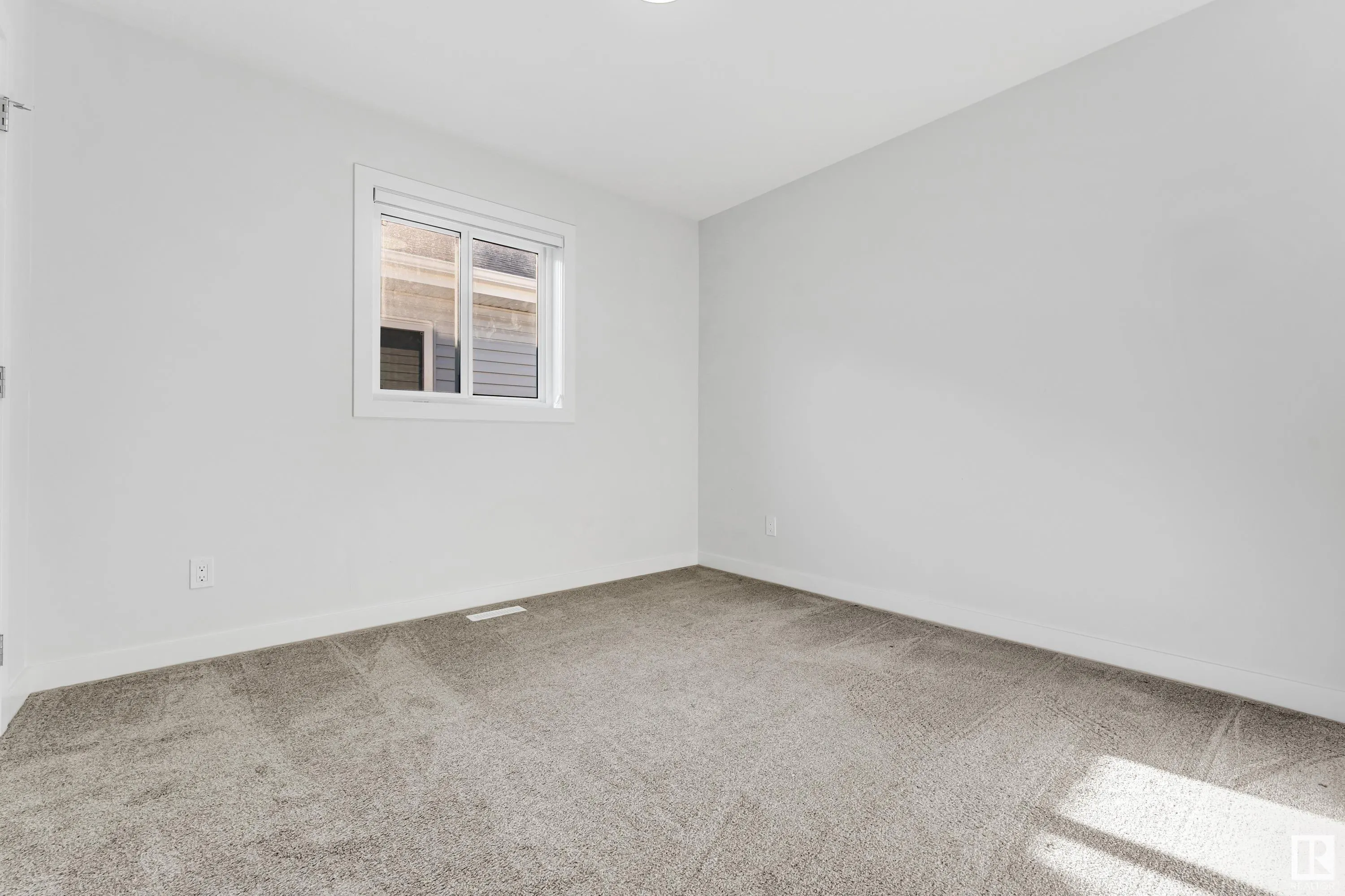 327 ROBERTS Wynd