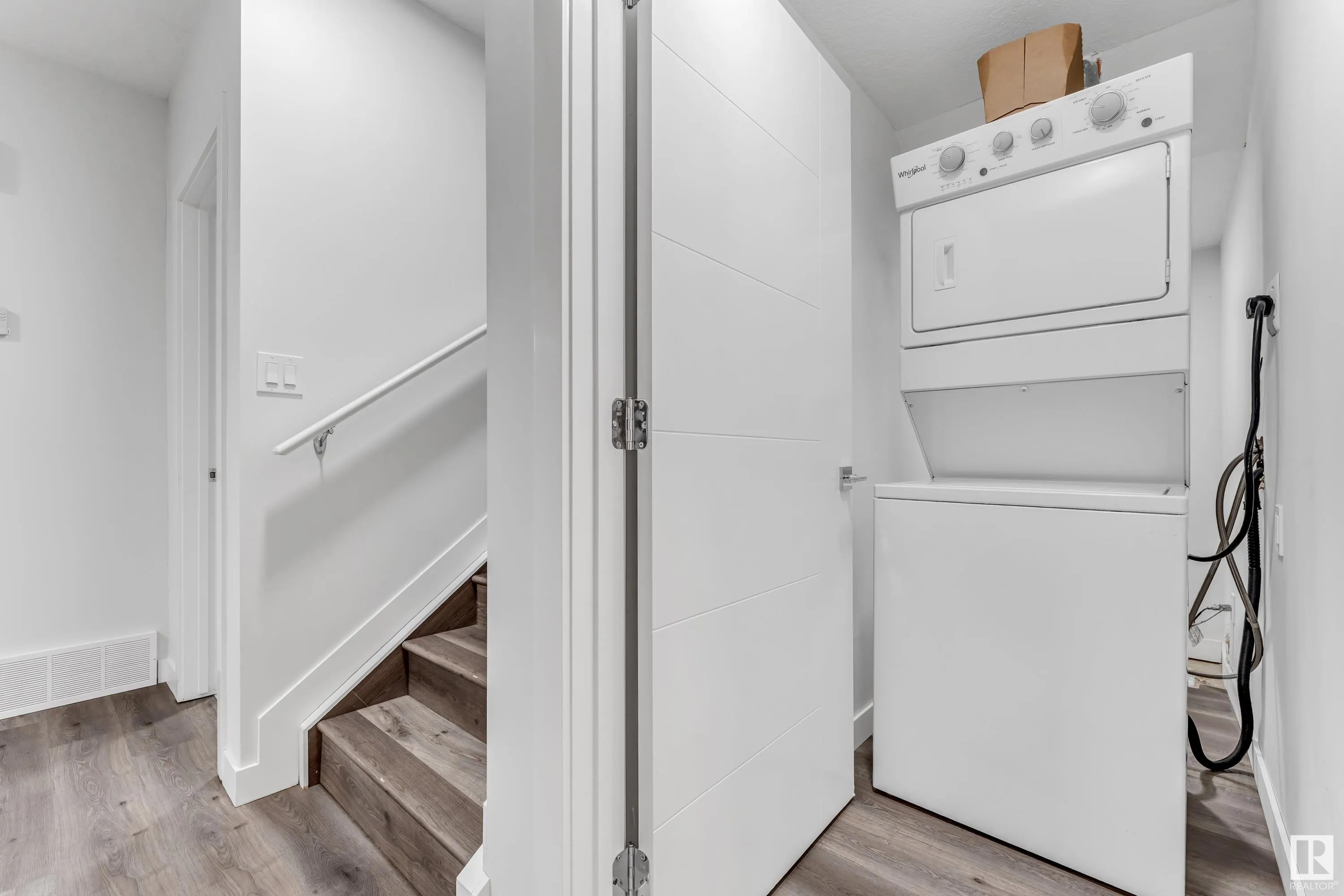 327 ROBERTS Wynd
