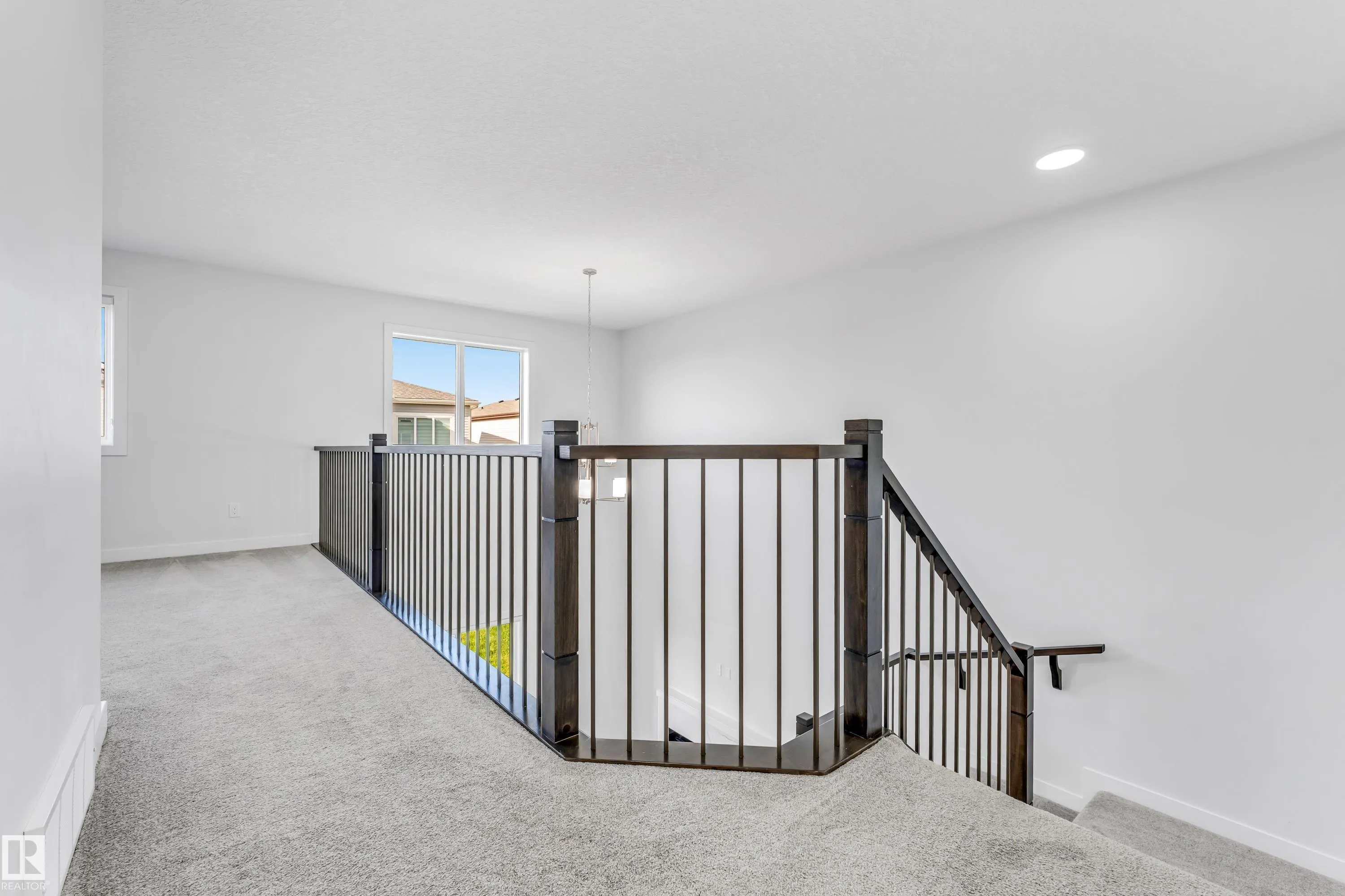 327 ROBERTS Wynd