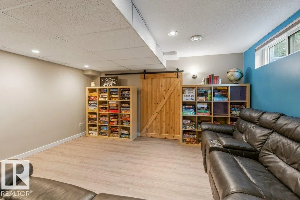 51 ALDERWOOD BLVD