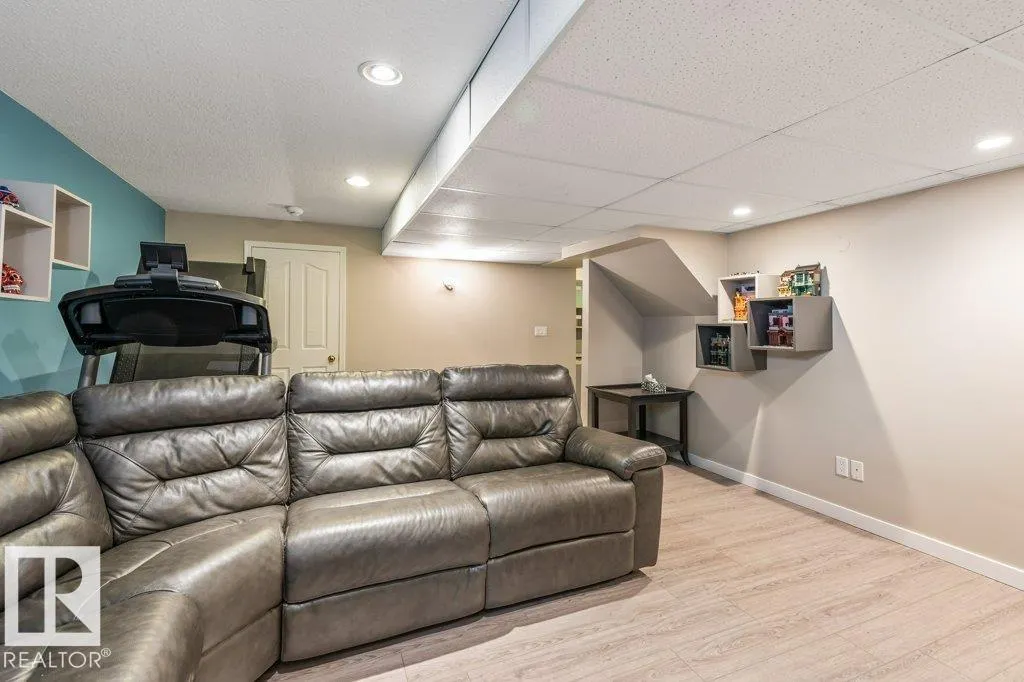 51 ALDERWOOD BLVD