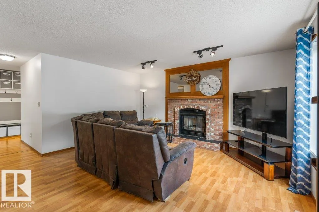 51 ALDERWOOD BLVD