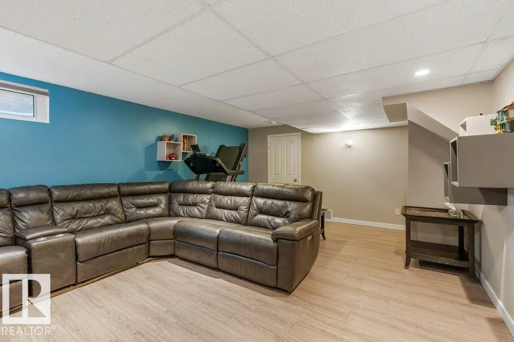 51 ALDERWOOD BLVD