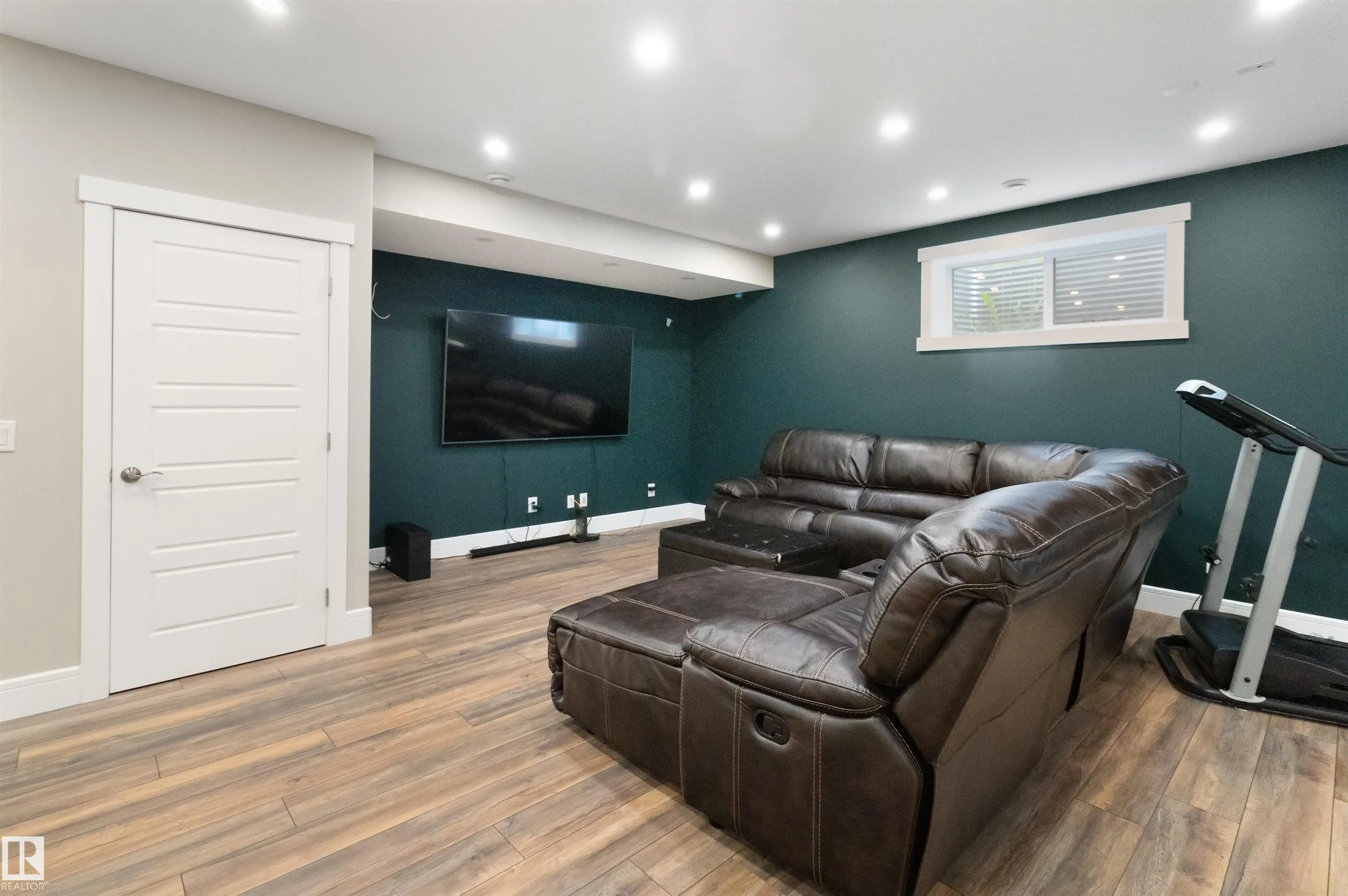 7599 ELLESMERE Way