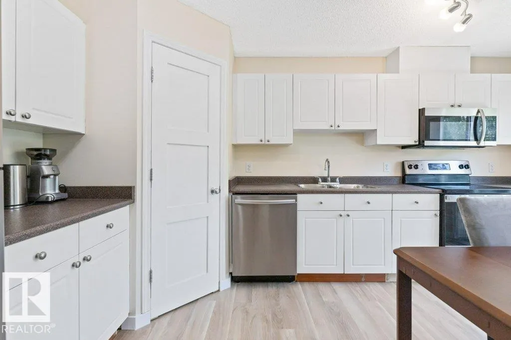 450 HYNDMAN Crescent