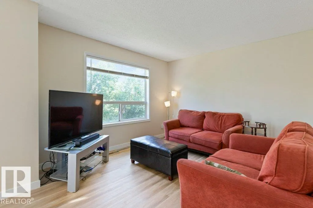 450 HYNDMAN Crescent