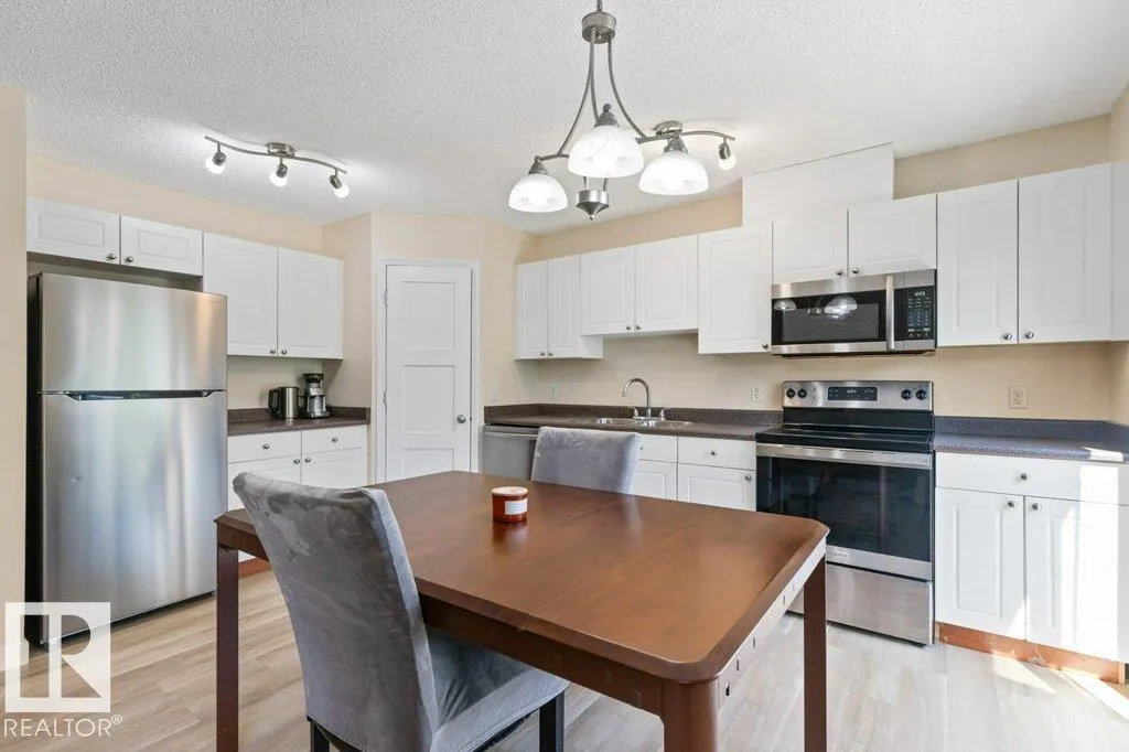 450 HYNDMAN Crescent