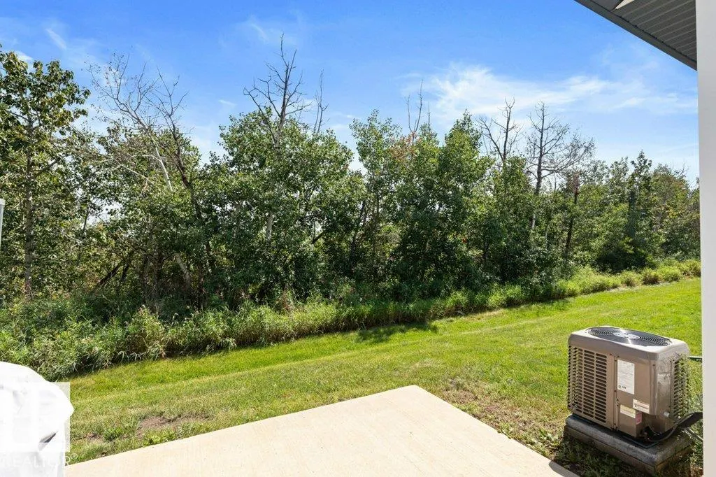 450 HYNDMAN Crescent