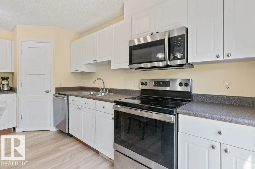 450 HYNDMAN Crescent