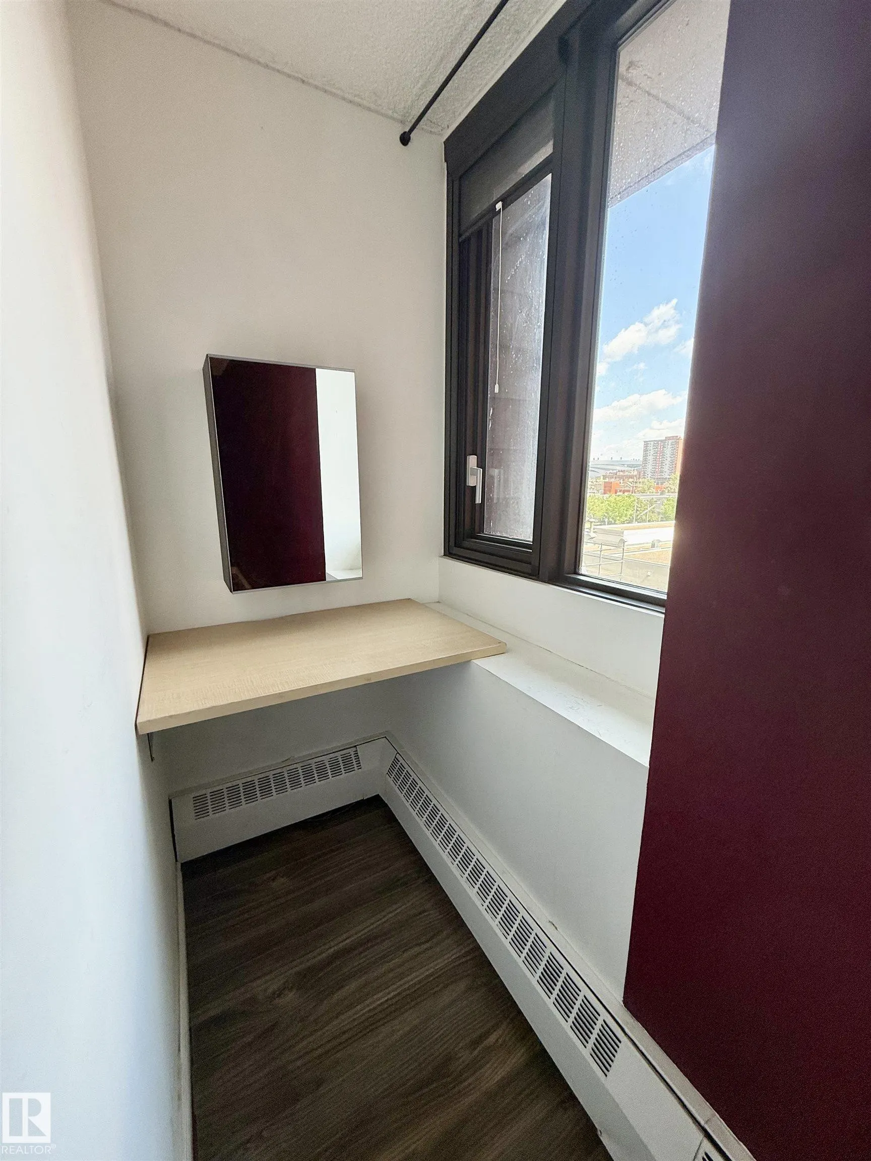 #409 10145 109 st
