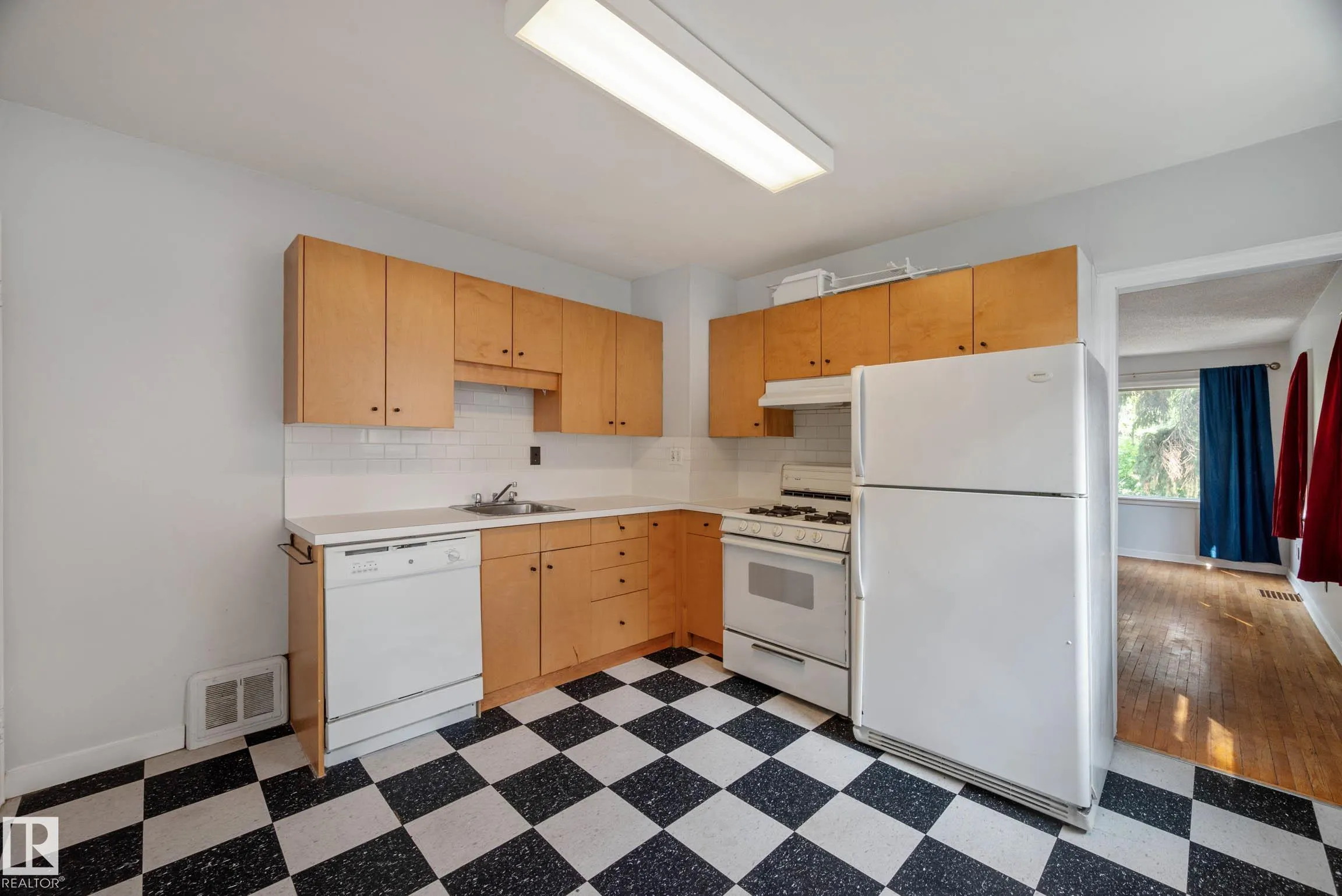12018 122 Street