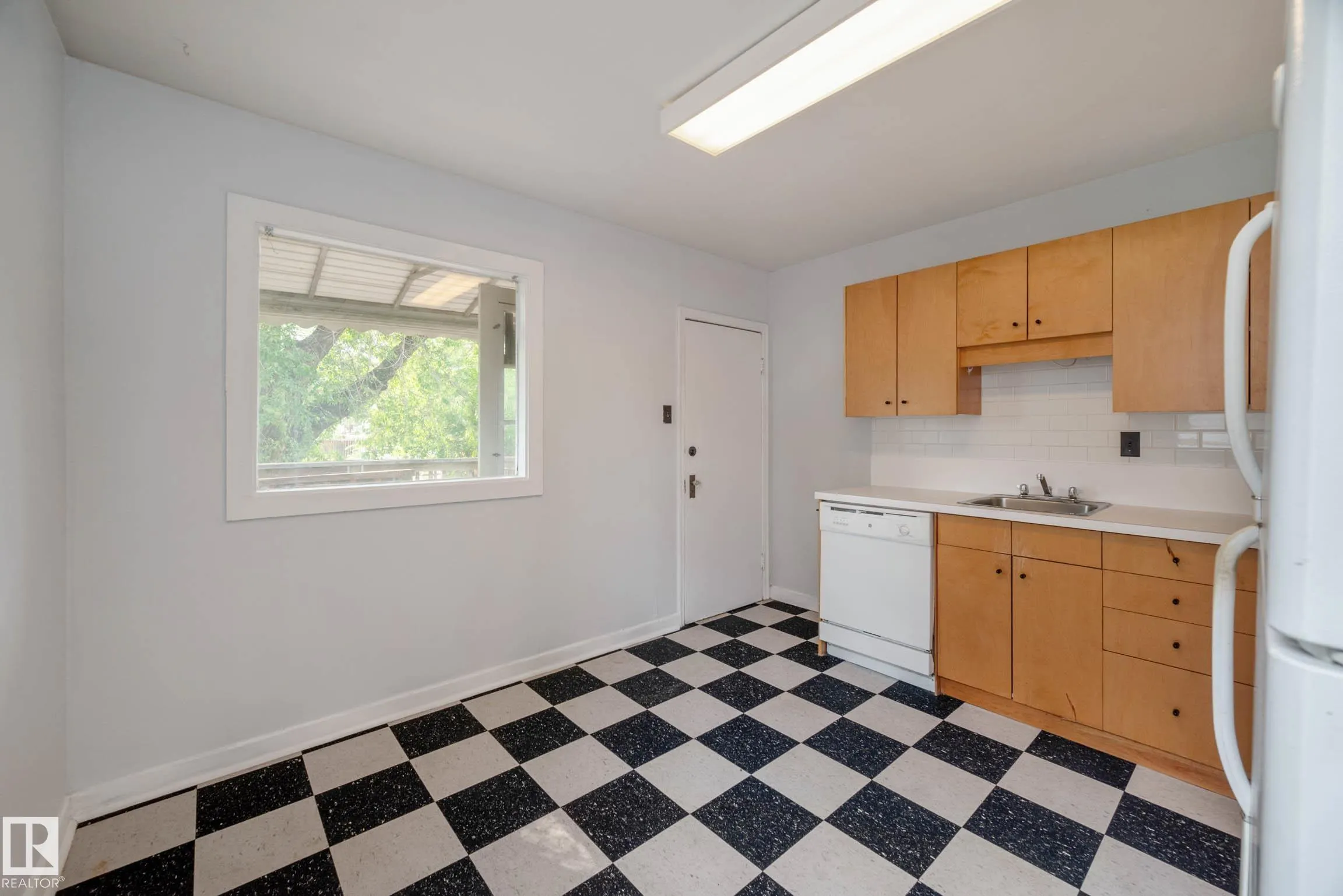 12018 122 Street