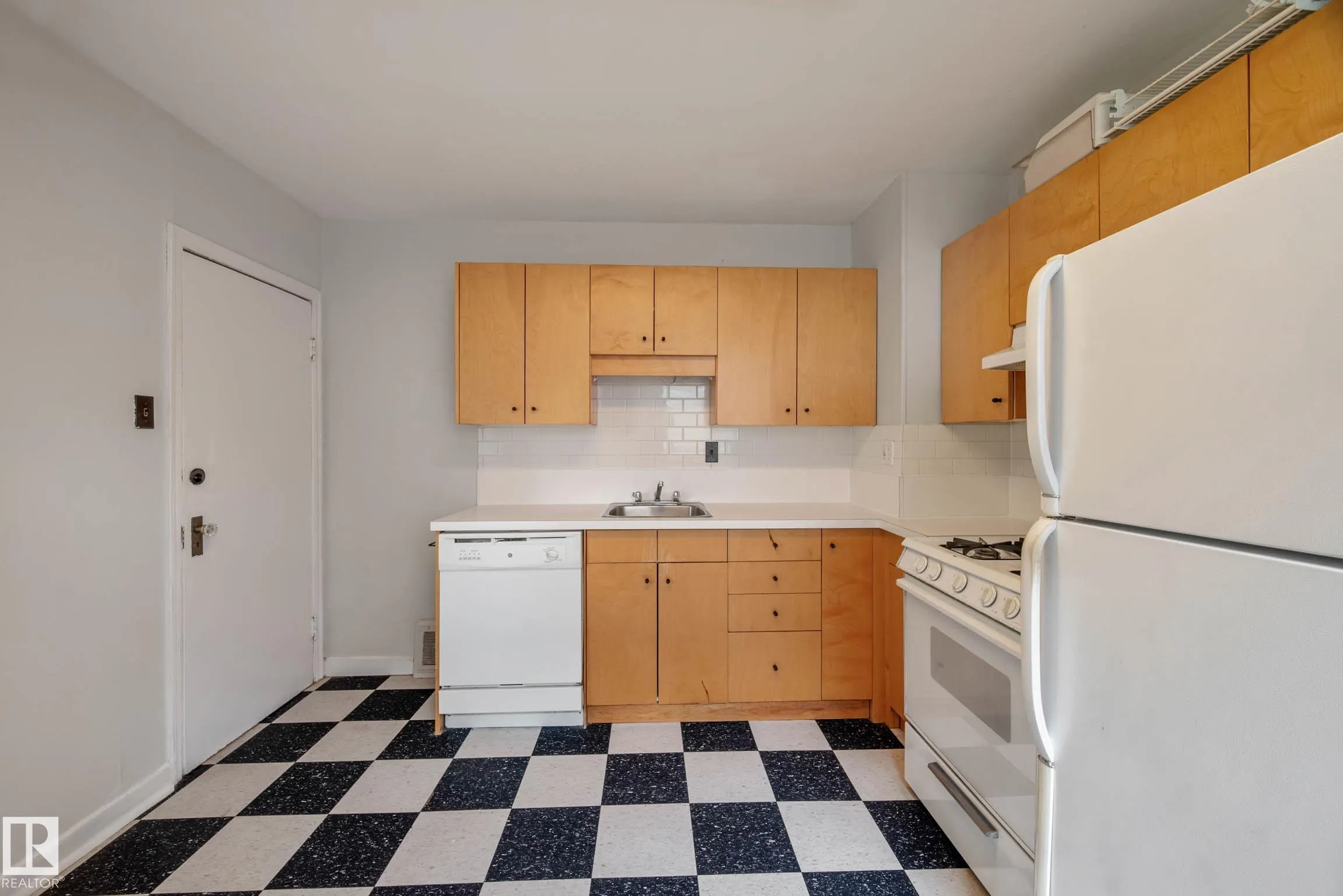 12018 122 Street