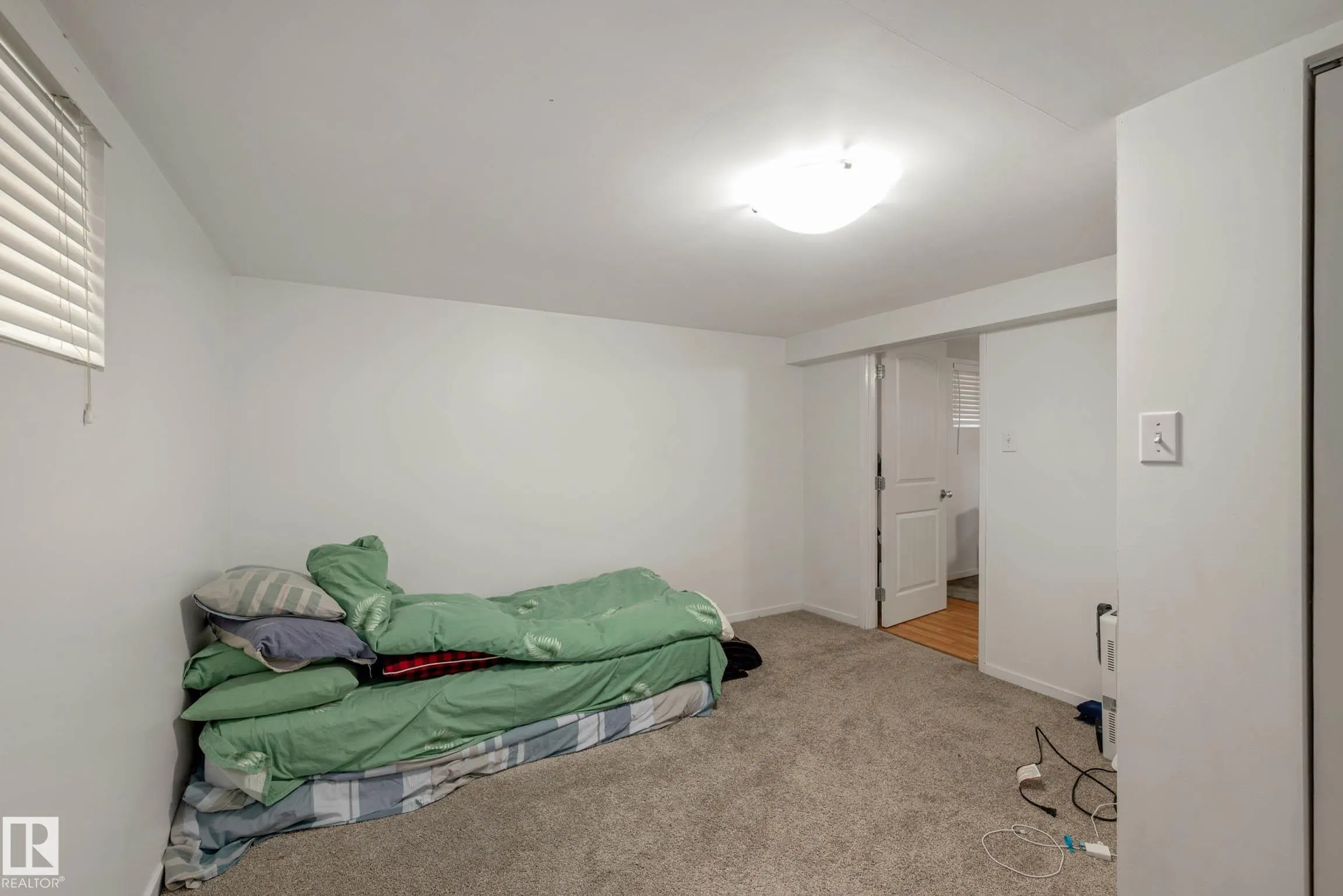 12018 122 Street