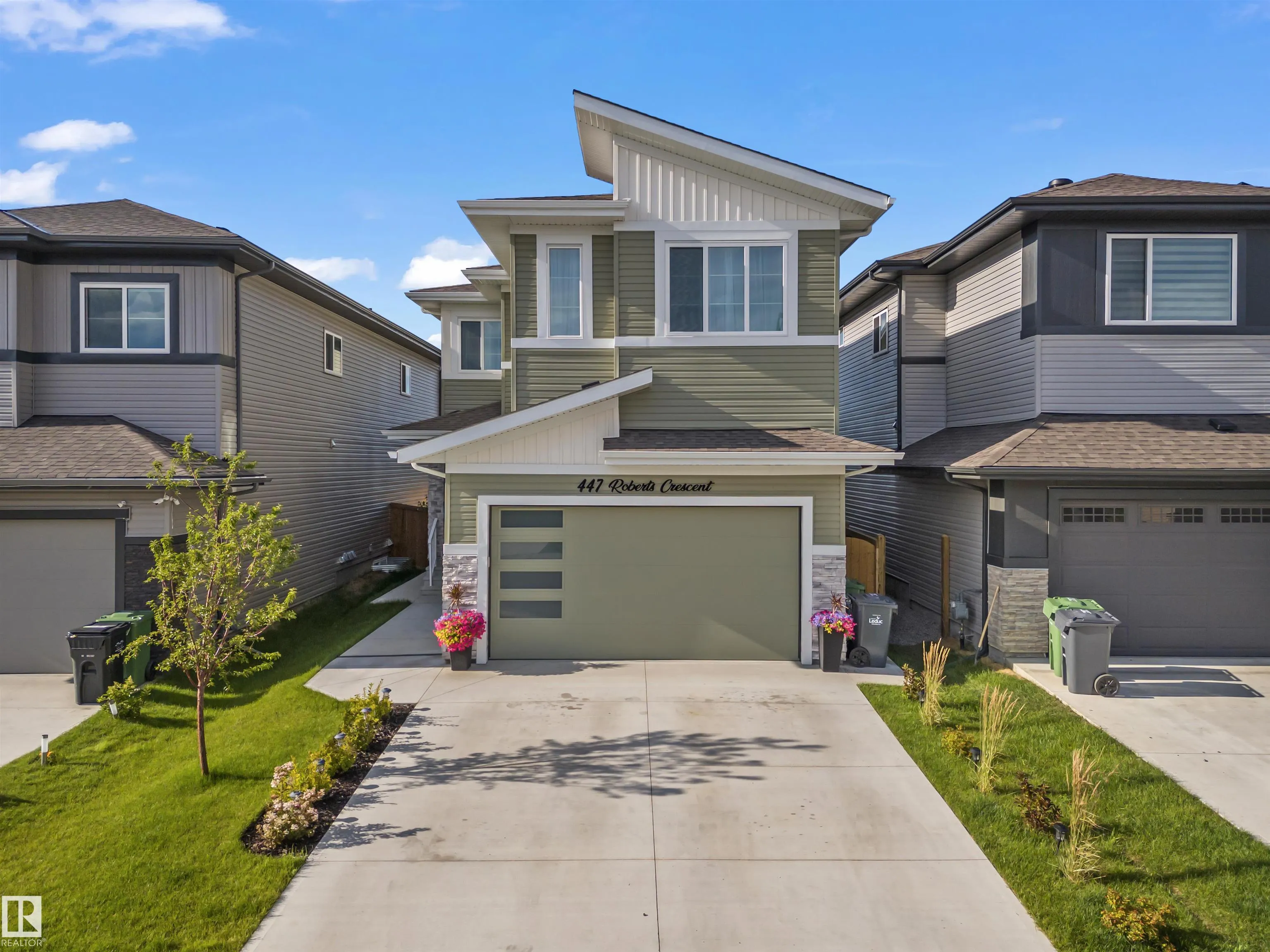 447 ROBERTS Crescent