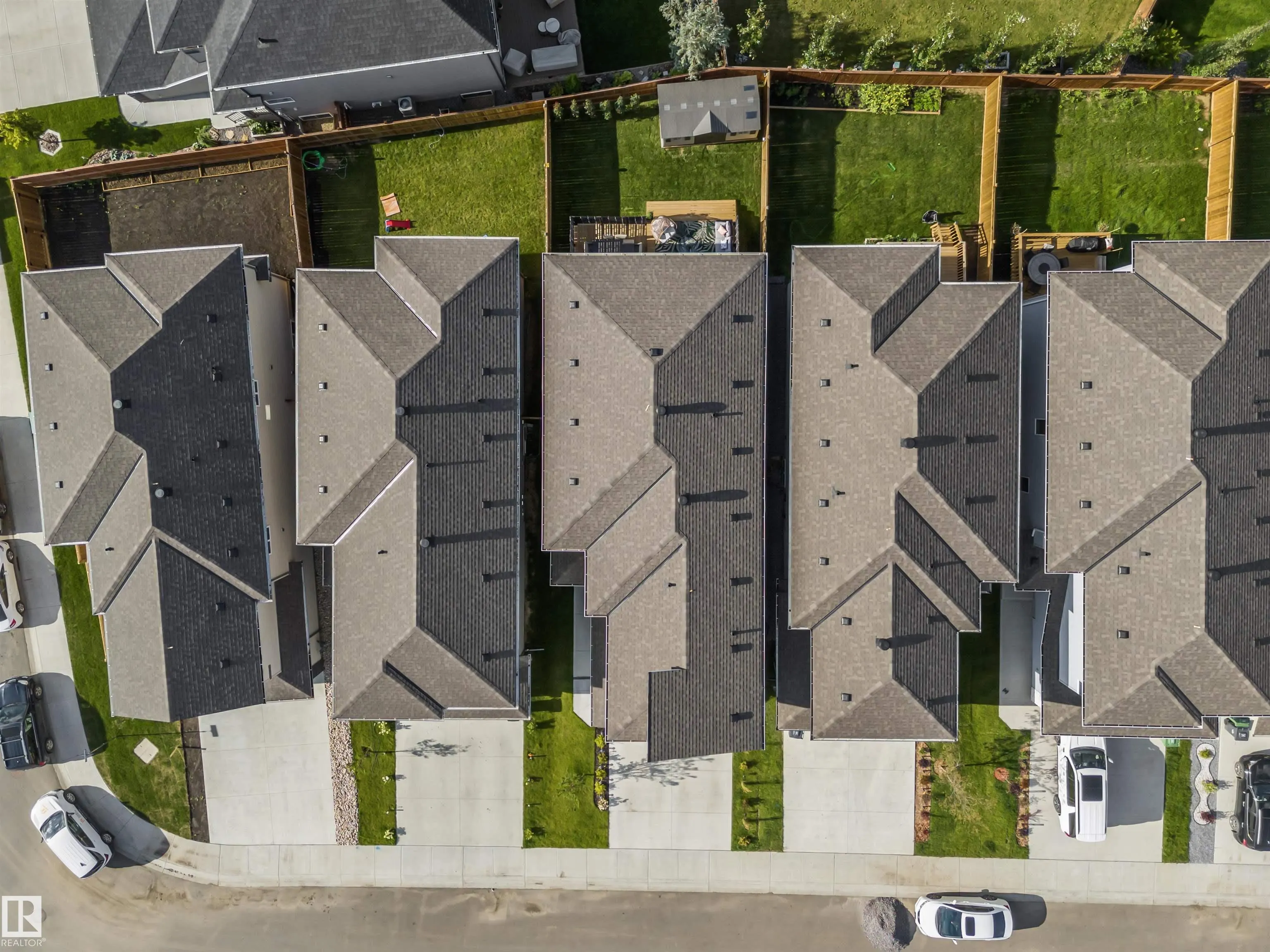 447 ROBERTS Crescent