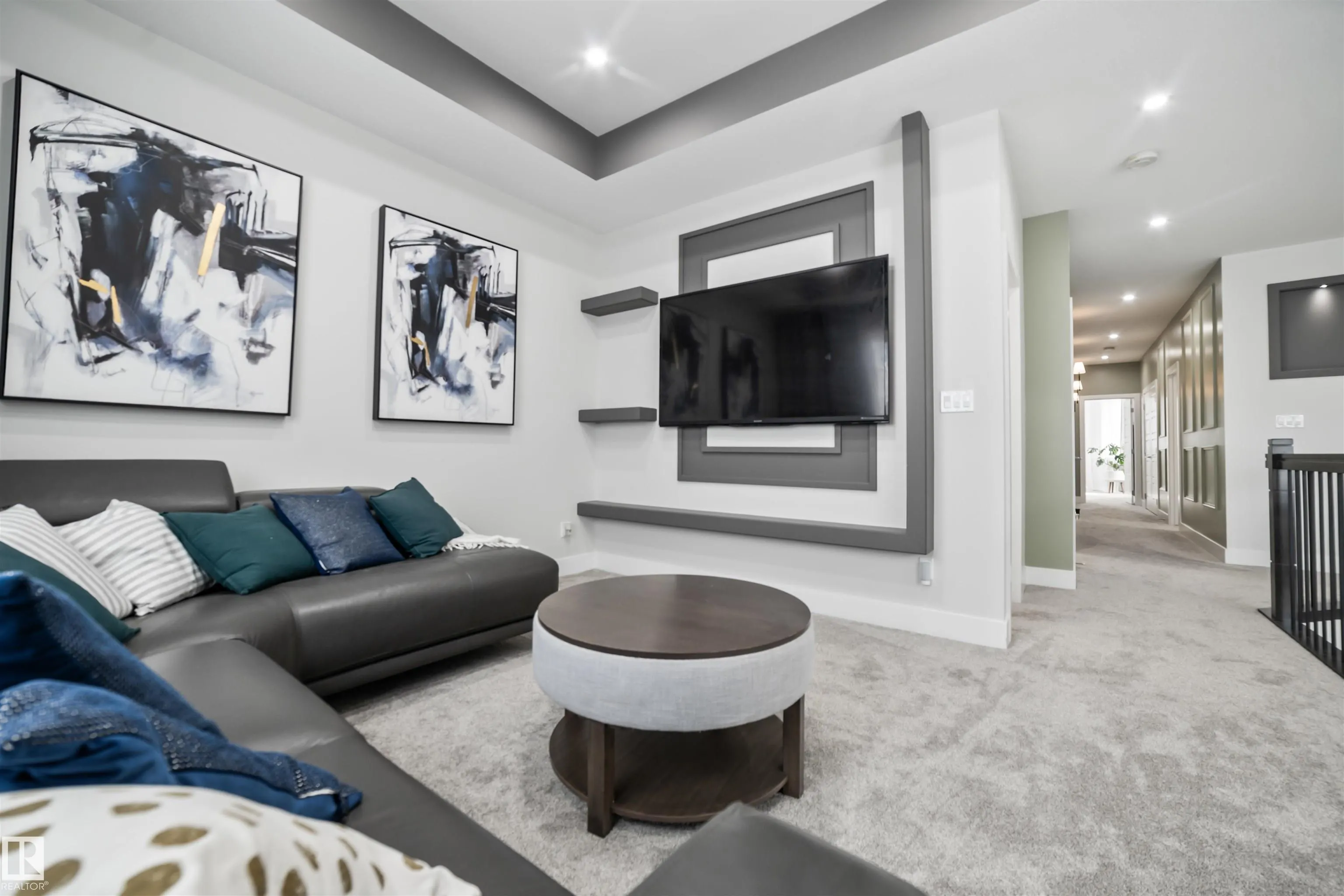 447 ROBERTS Crescent