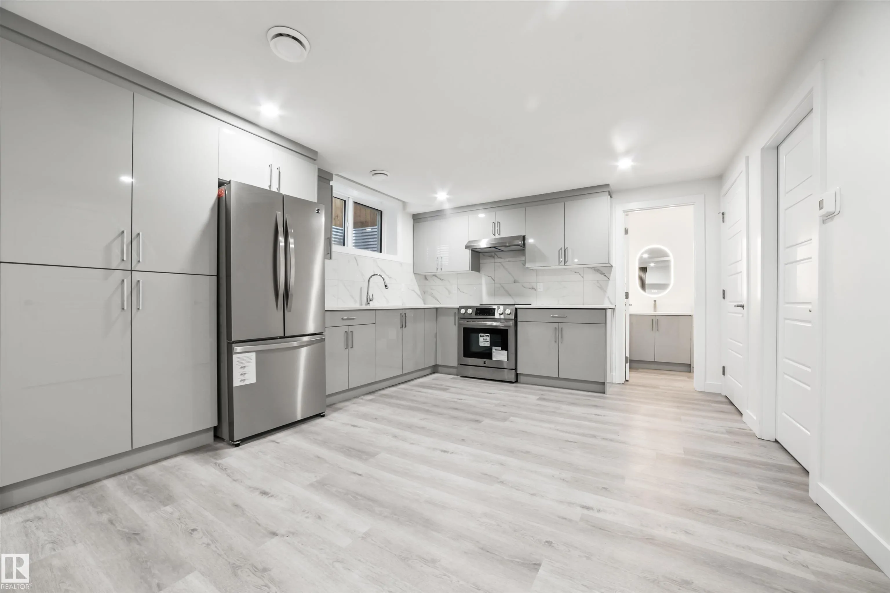 447 ROBERTS Crescent
