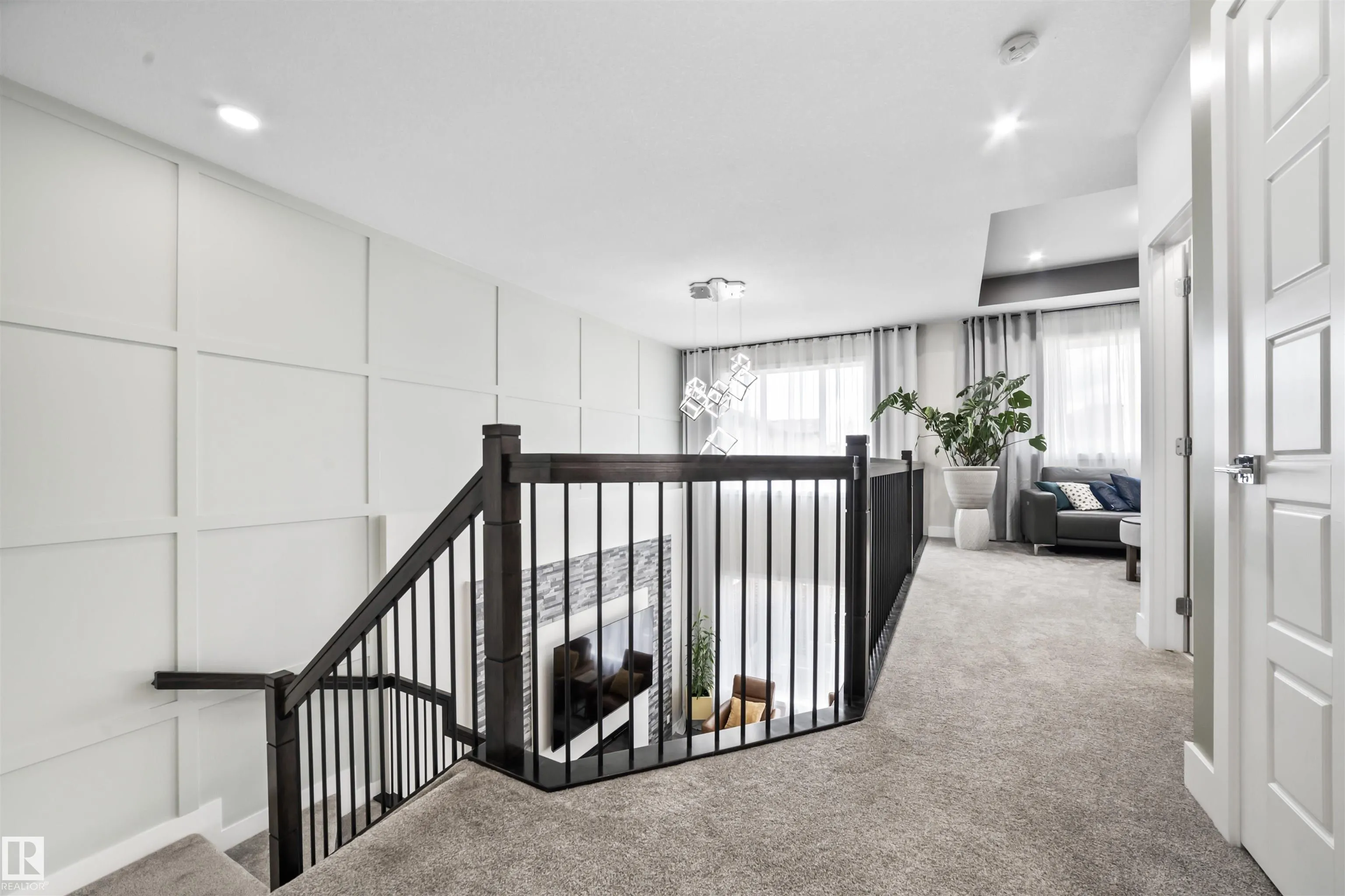447 ROBERTS Crescent
