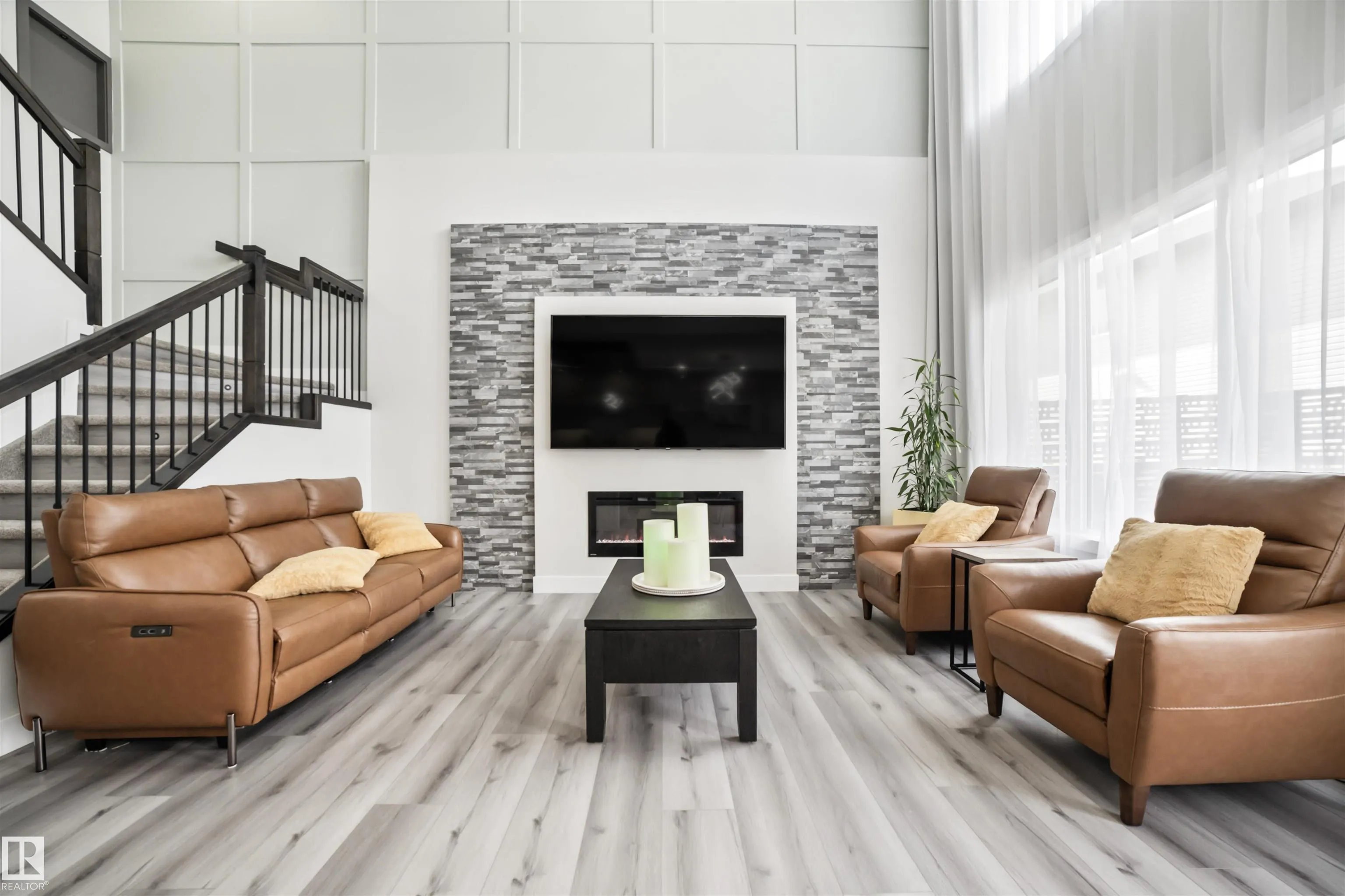 447 ROBERTS Crescent