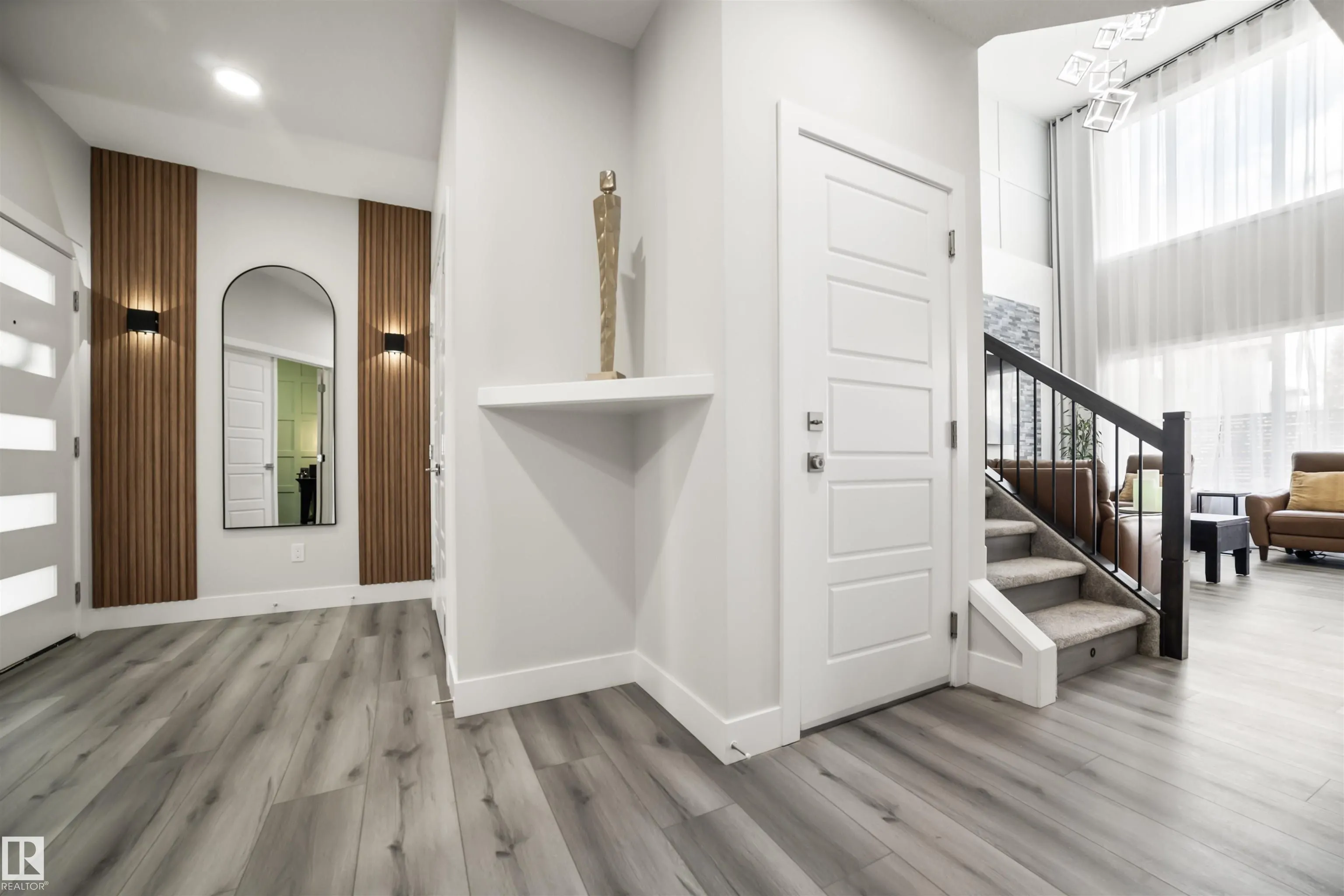 447 ROBERTS Crescent