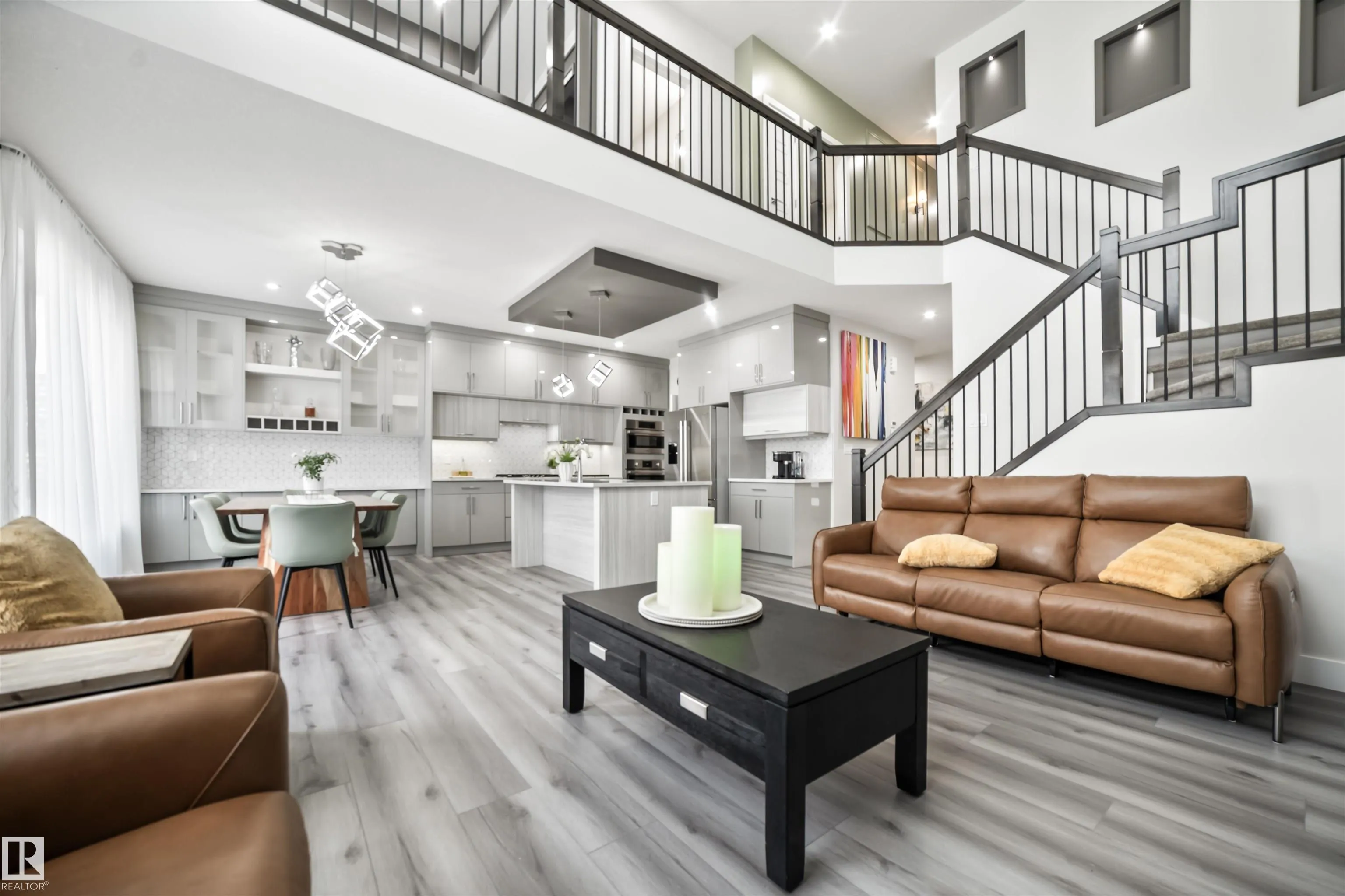 447 ROBERTS Crescent