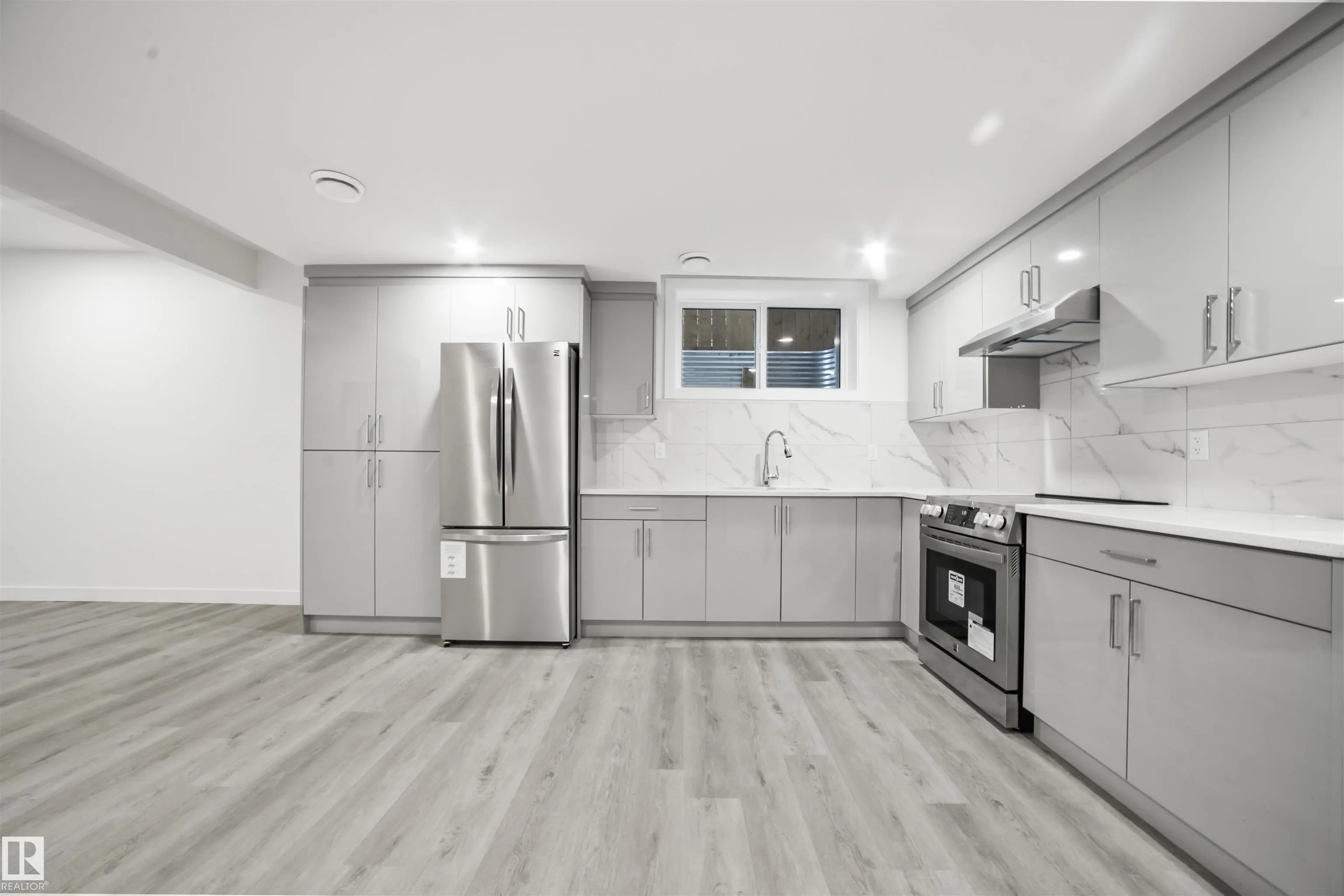447 ROBERTS Crescent