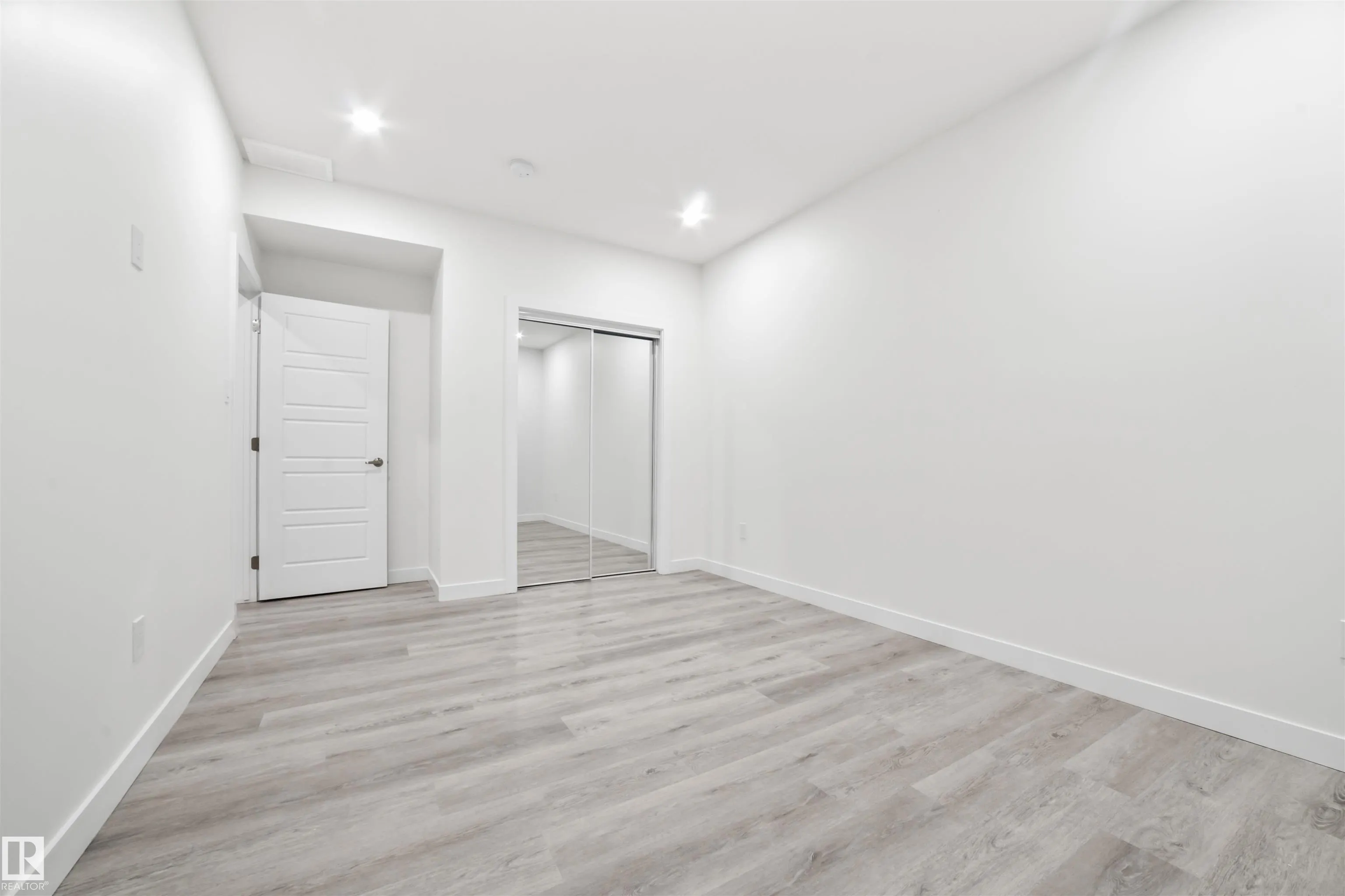 447 ROBERTS Crescent